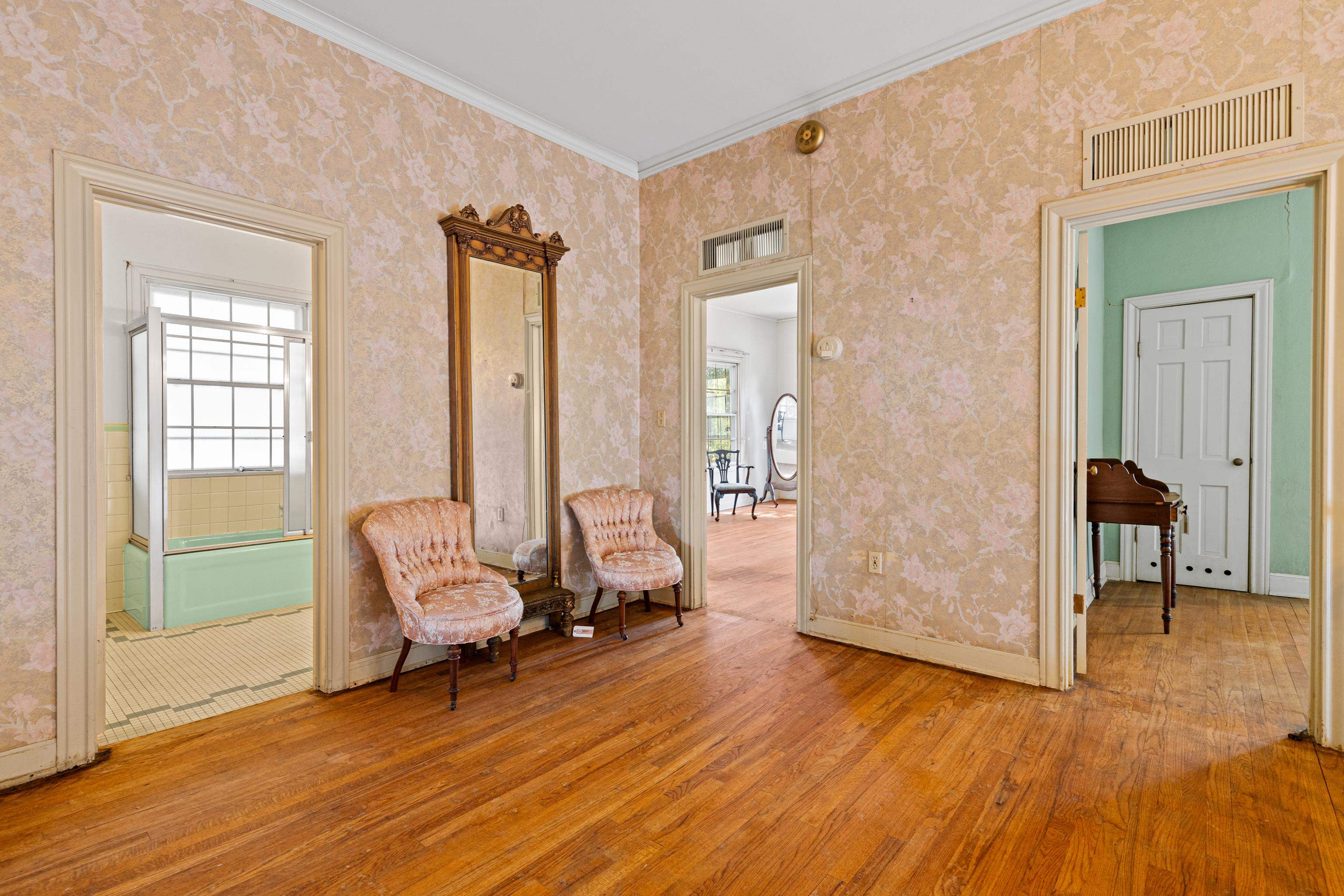 Jefferson, Texas, 75657, United States, 5 Bedrooms Bedrooms, ,5 BathroomsBathrooms,Residential,For Sale,1978271