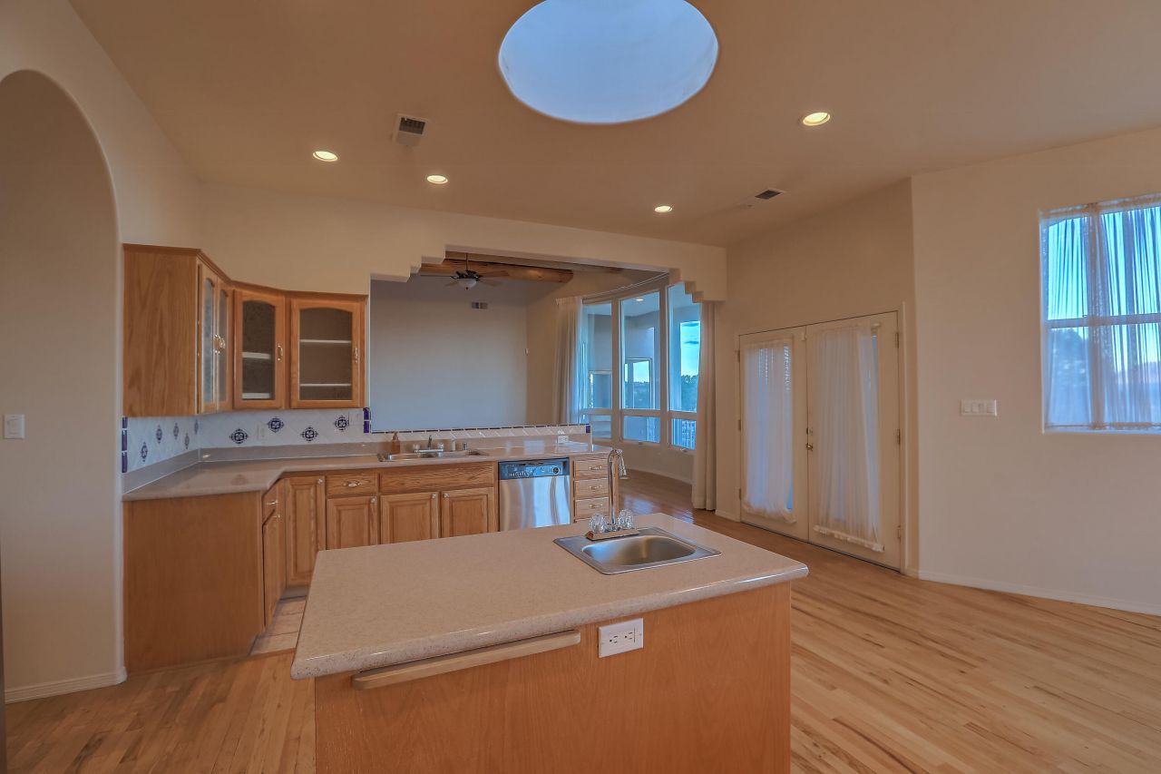 Albuquerque, New Mexico, 87105, United States, 3 Bedrooms Bedrooms, ,4 BathroomsBathrooms,Residential,For Sale,1947085