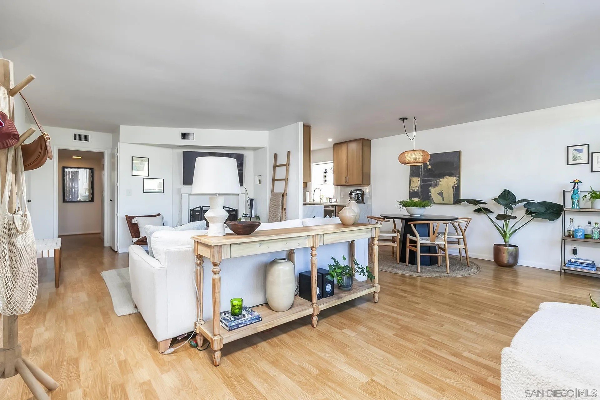 San Diego, California, 92110, United States, 1 Bedroom Bedrooms, ,1 BathroomBathrooms,Residential,For Sale,1999135