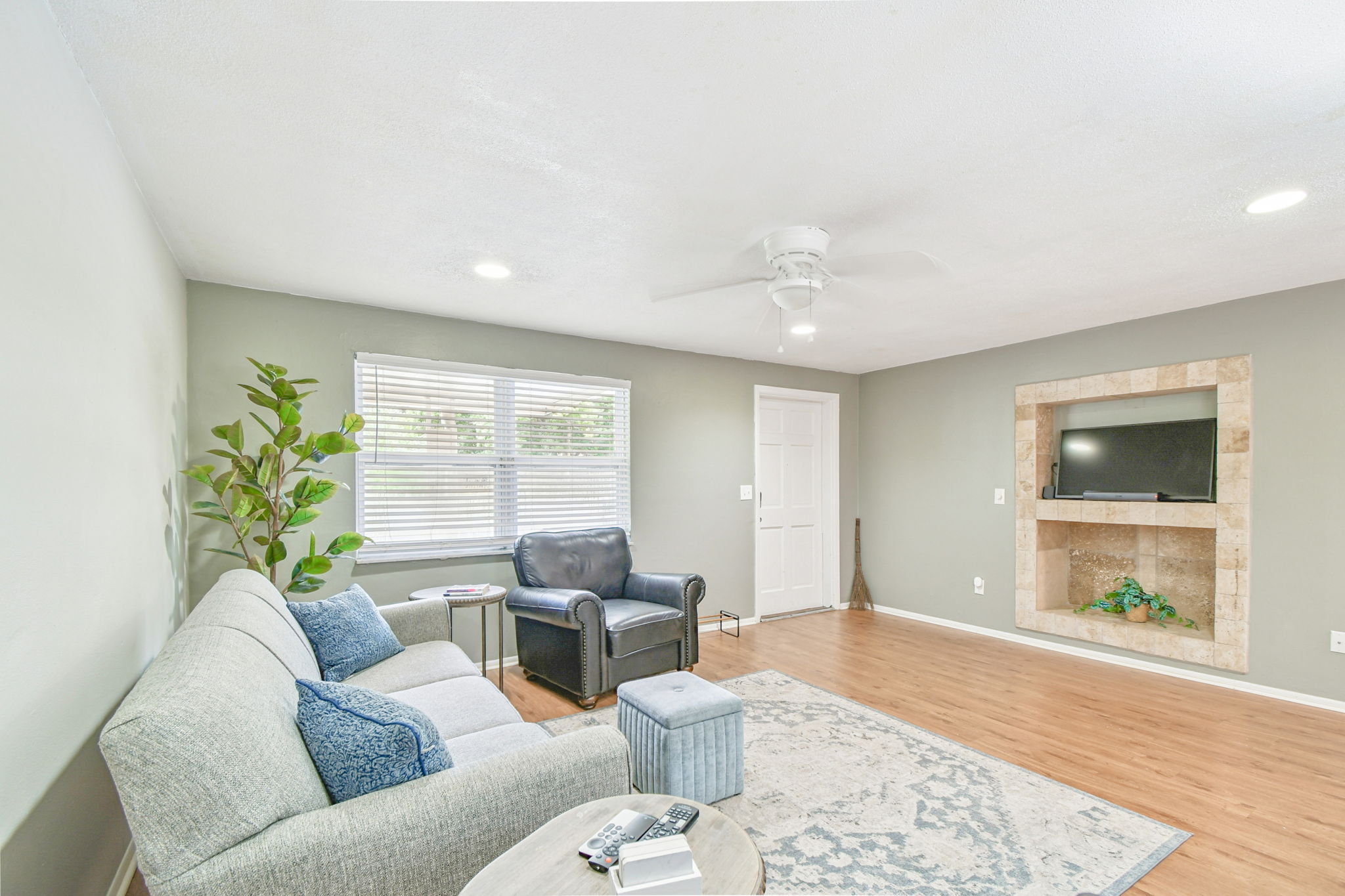 Dunedin, Florida, 34698, United States, 2 Bedrooms Bedrooms, ,1 BathroomBathrooms,Residential,For Sale,1983478