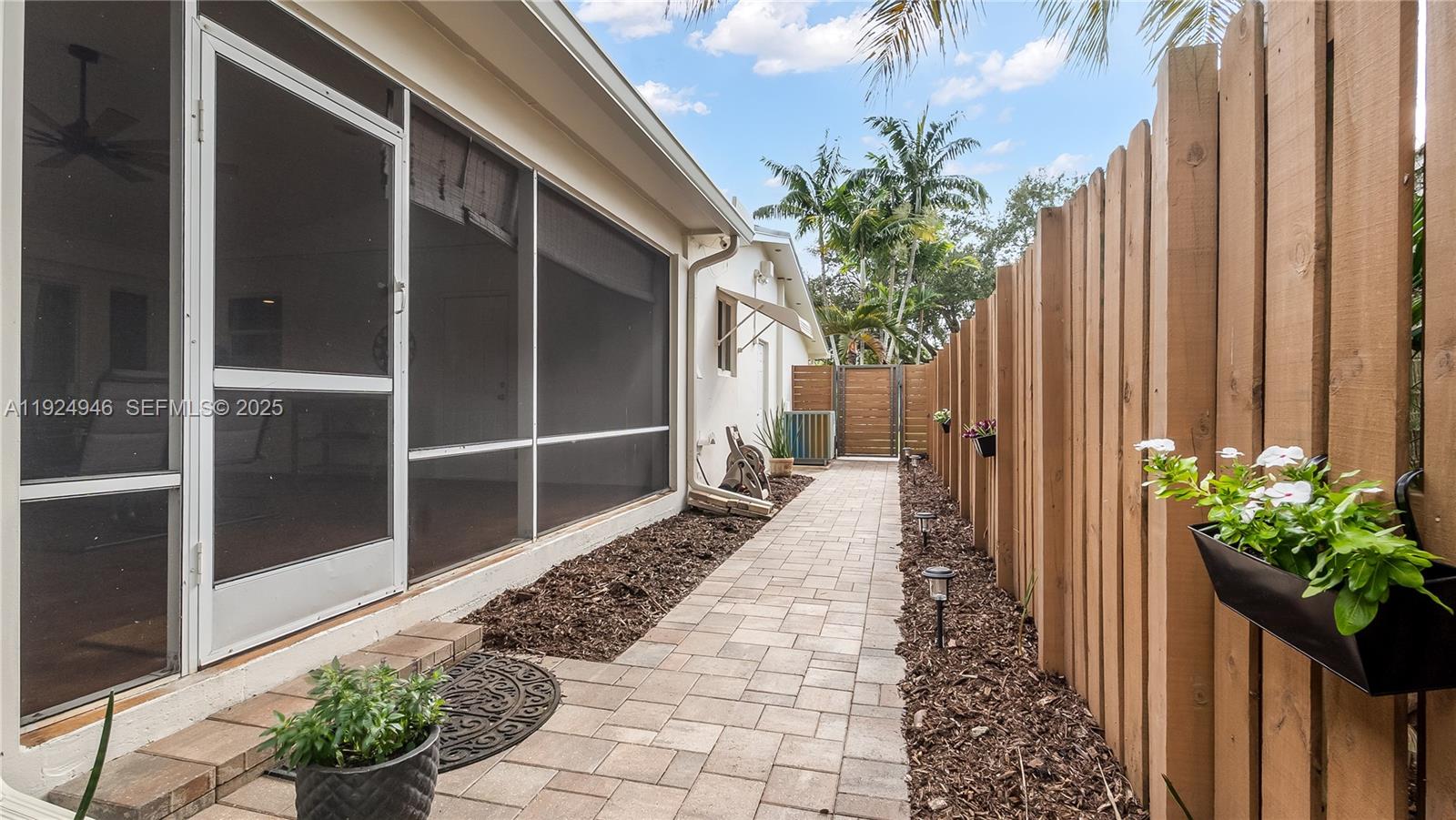 Hollywood, Florida, 33021, United States, 3 Bedrooms Bedrooms, ,2 BathroomsBathrooms,Residential,For Sale,2001683