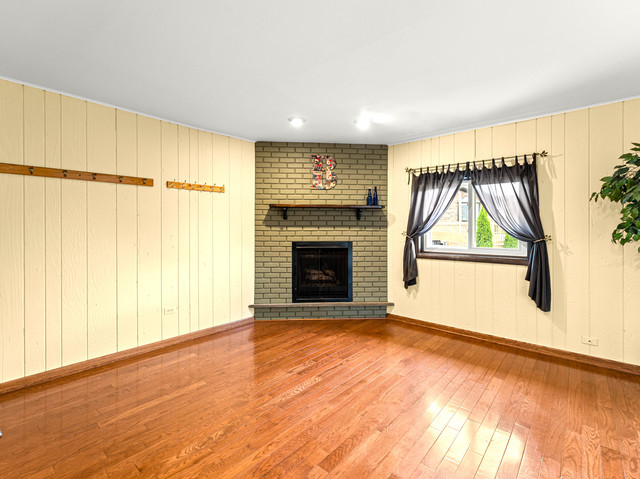 Palos Hills, Illinois, 60465, United States, 4 Bedrooms Bedrooms, ,3 BathroomsBathrooms,Residential,For Sale,1940723