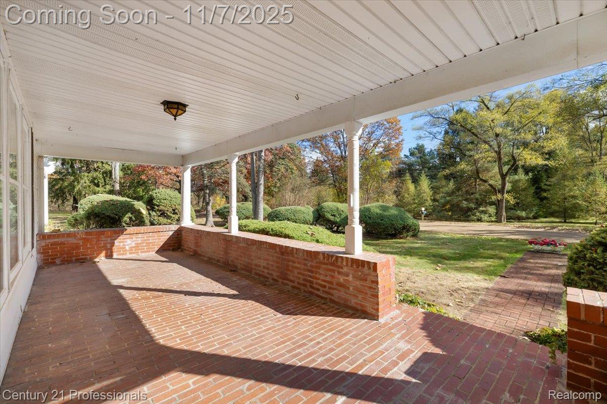 Clarkston, Michigan, 48348, United States, 4 Bedrooms Bedrooms, ,2 BathroomsBathrooms,Residential,For Sale,1987111