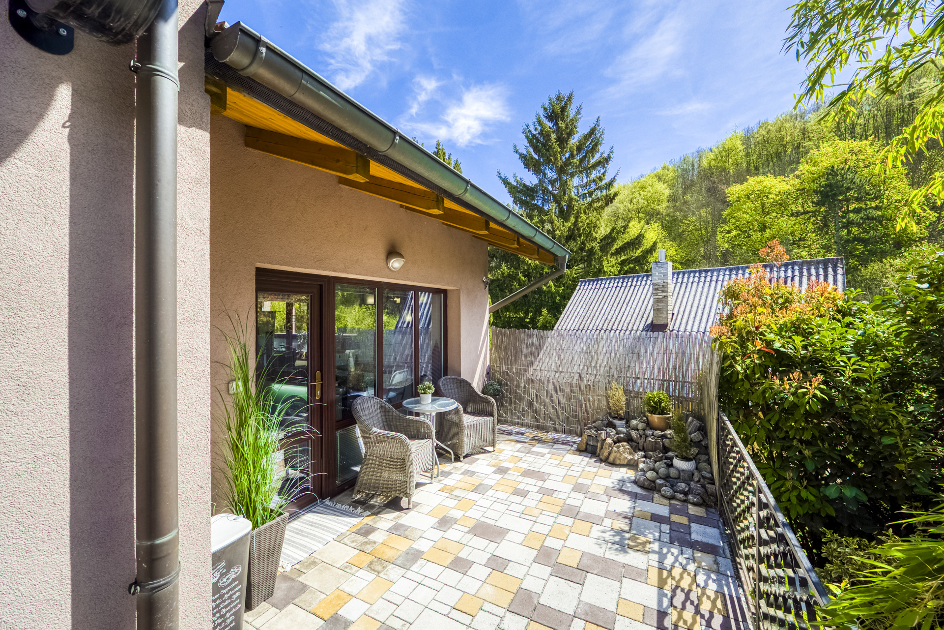  Spacious Family Residence with Guest Cottage - 物件實景