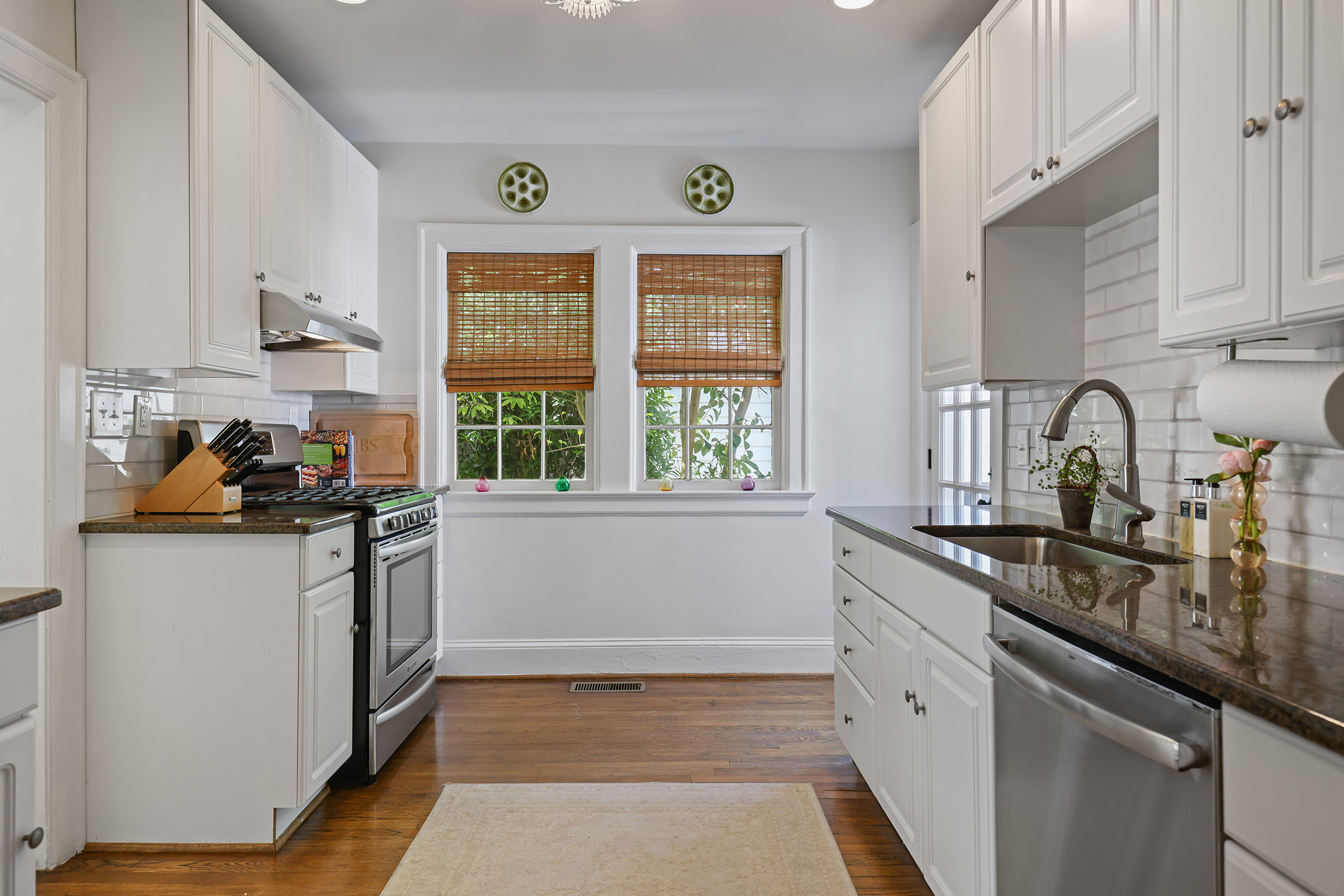  Charming Cottage in the Heart of Sought-after Peachtree Hills - 物件實景