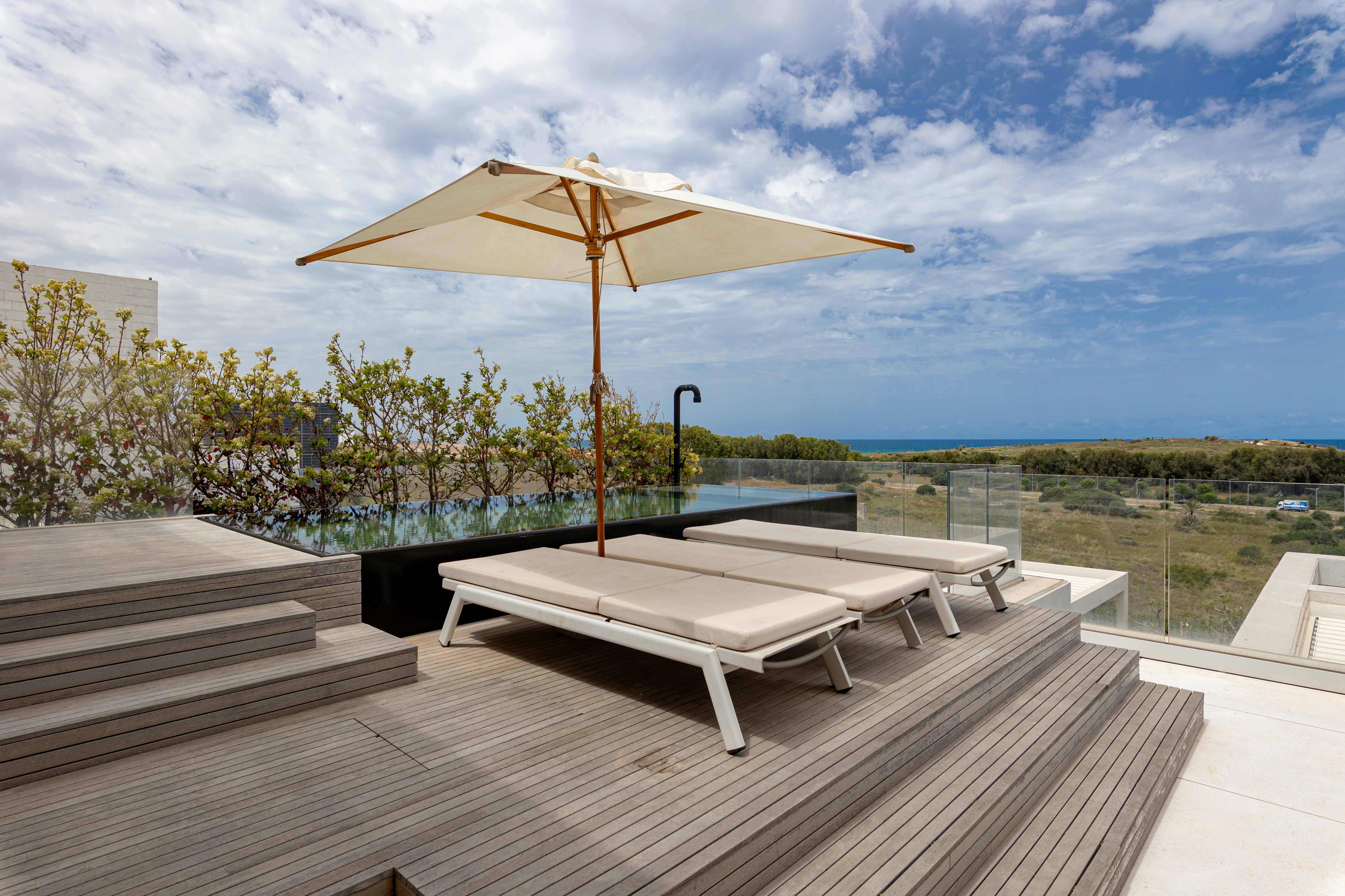  Above the Coastline: Resort-Style Penthouse in Northern Tel Aviv - 物件實景