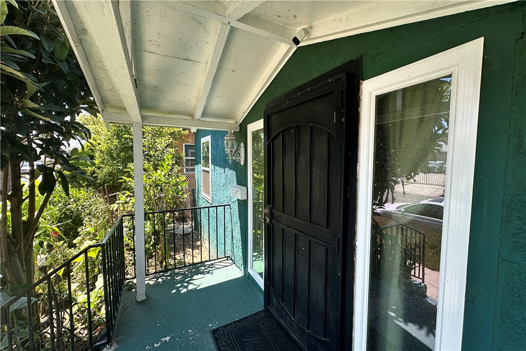 Los Angeles, California, 90047, United States, 3 Bedrooms Bedrooms, ,2 BathroomsBathrooms,Residential,For Sale,1980559