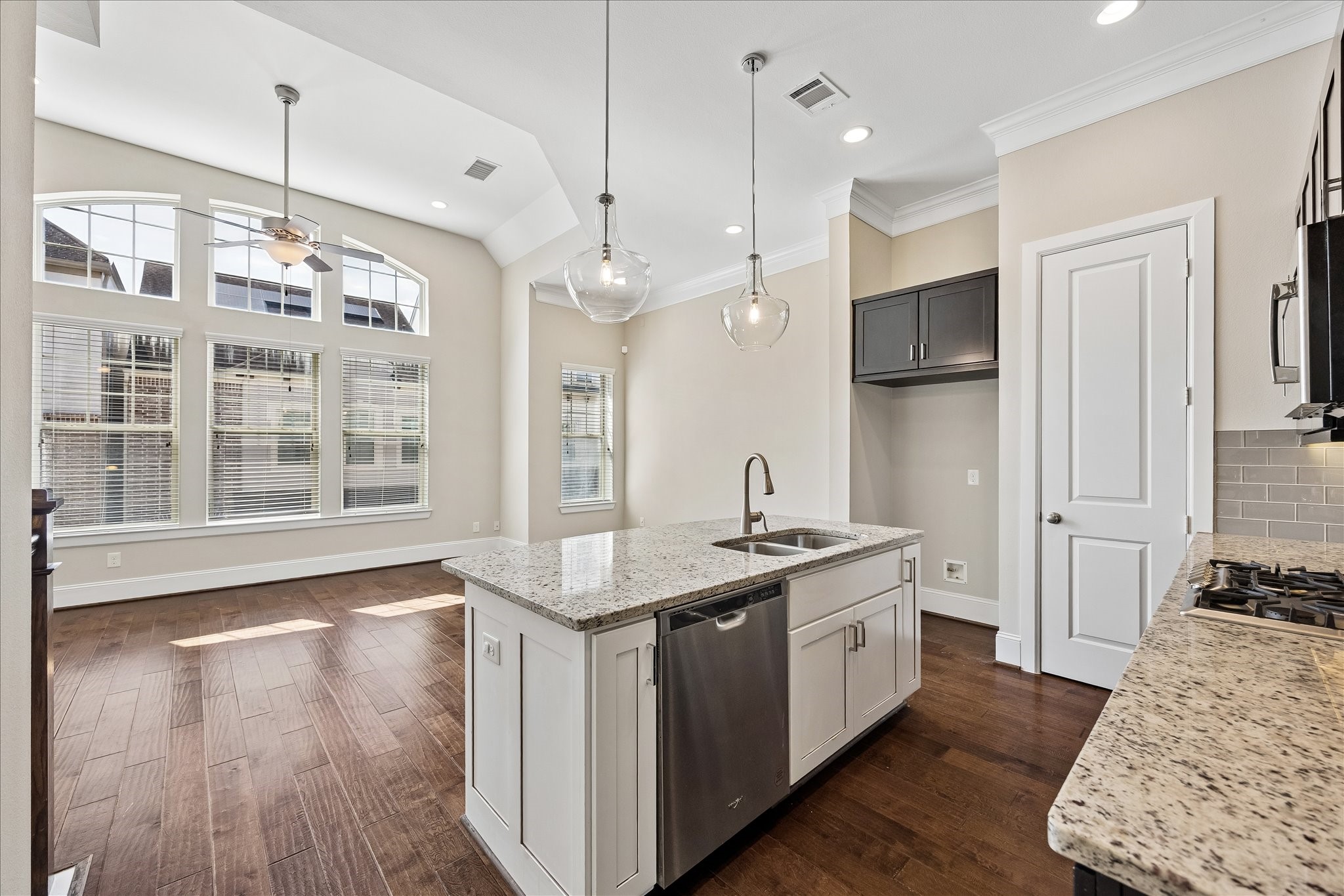  8306 Ginger Oak Street - 物件實景