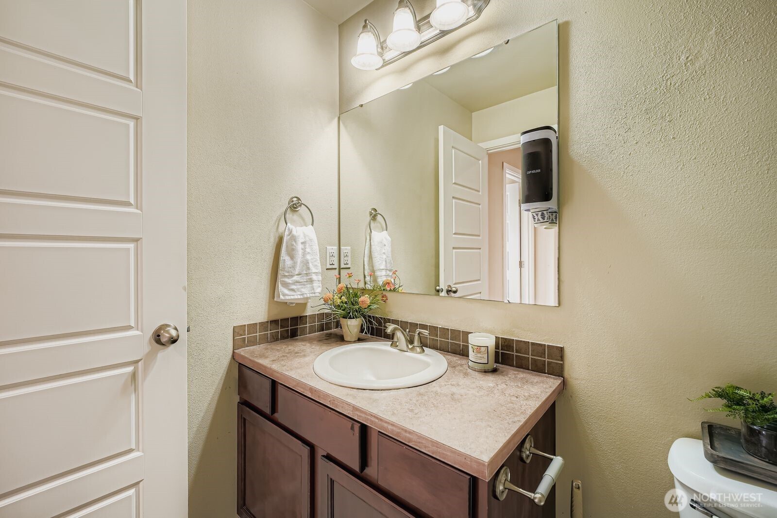 Puyallup, Washington, 98375, United States, 5 Bedrooms Bedrooms, ,3 BathroomsBathrooms,Residential,For Sale,1983977