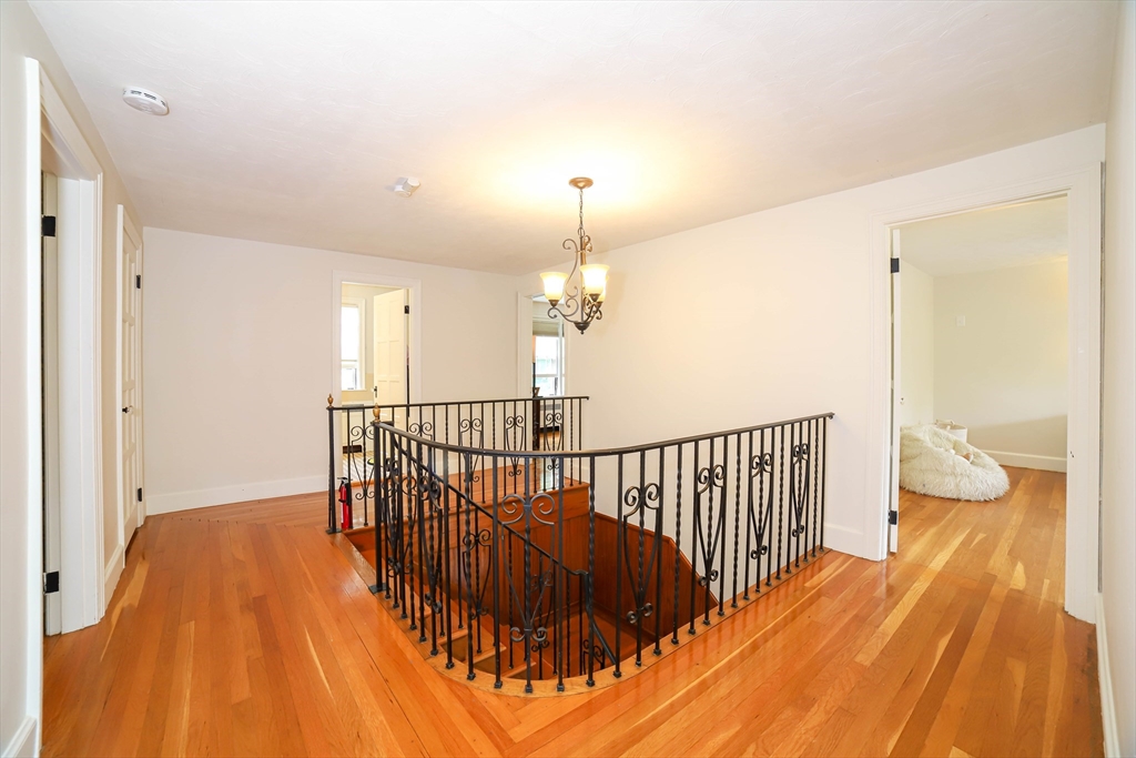 Worcester, Massachusetts, 01609, United States, 5 Bedrooms Bedrooms, ,4 BathroomsBathrooms,Residential,For Sale,1907639