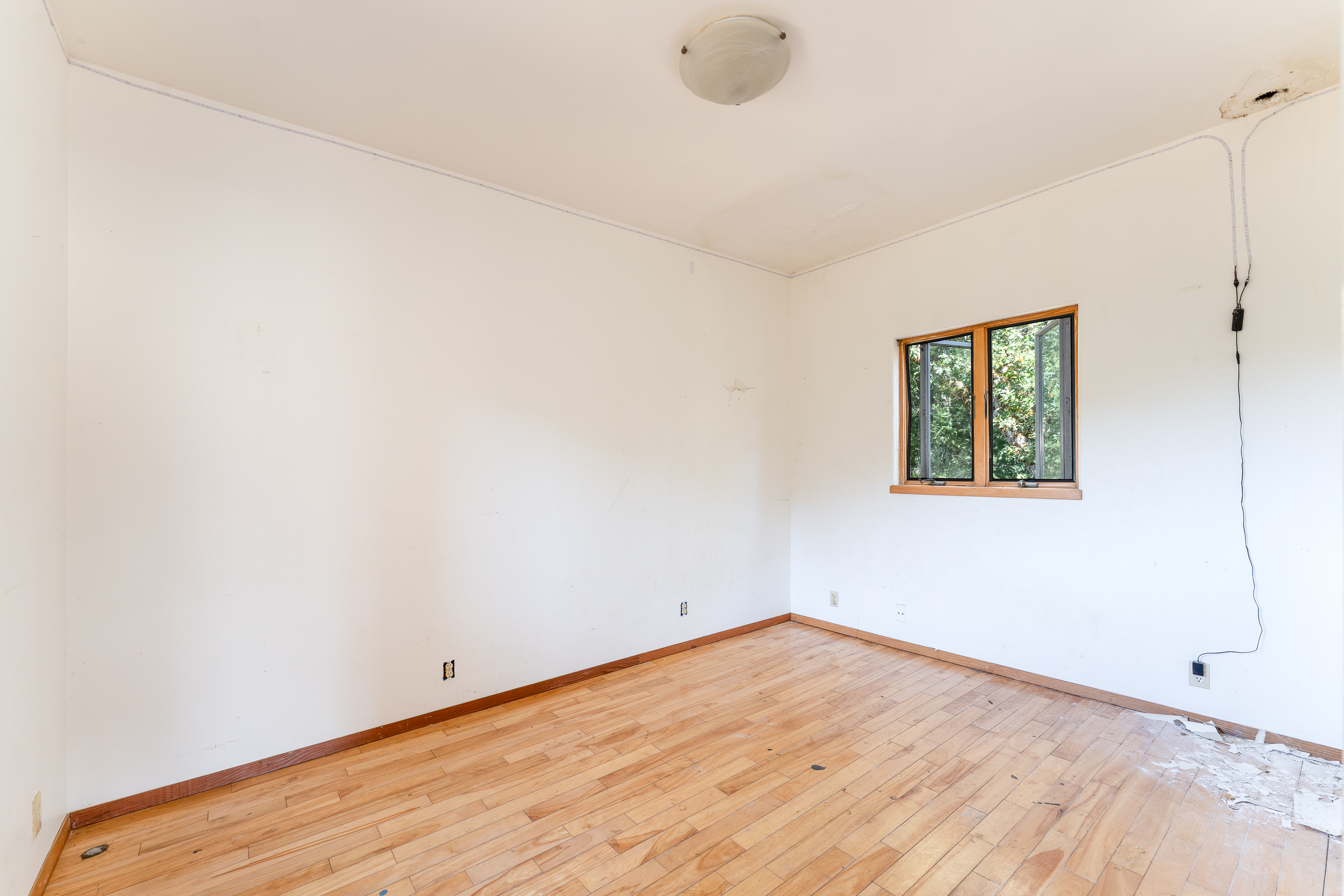 Willits, California, 95490, United States, 2 Bedrooms Bedrooms, ,2 BathroomsBathrooms,Residential,For Sale,1959114