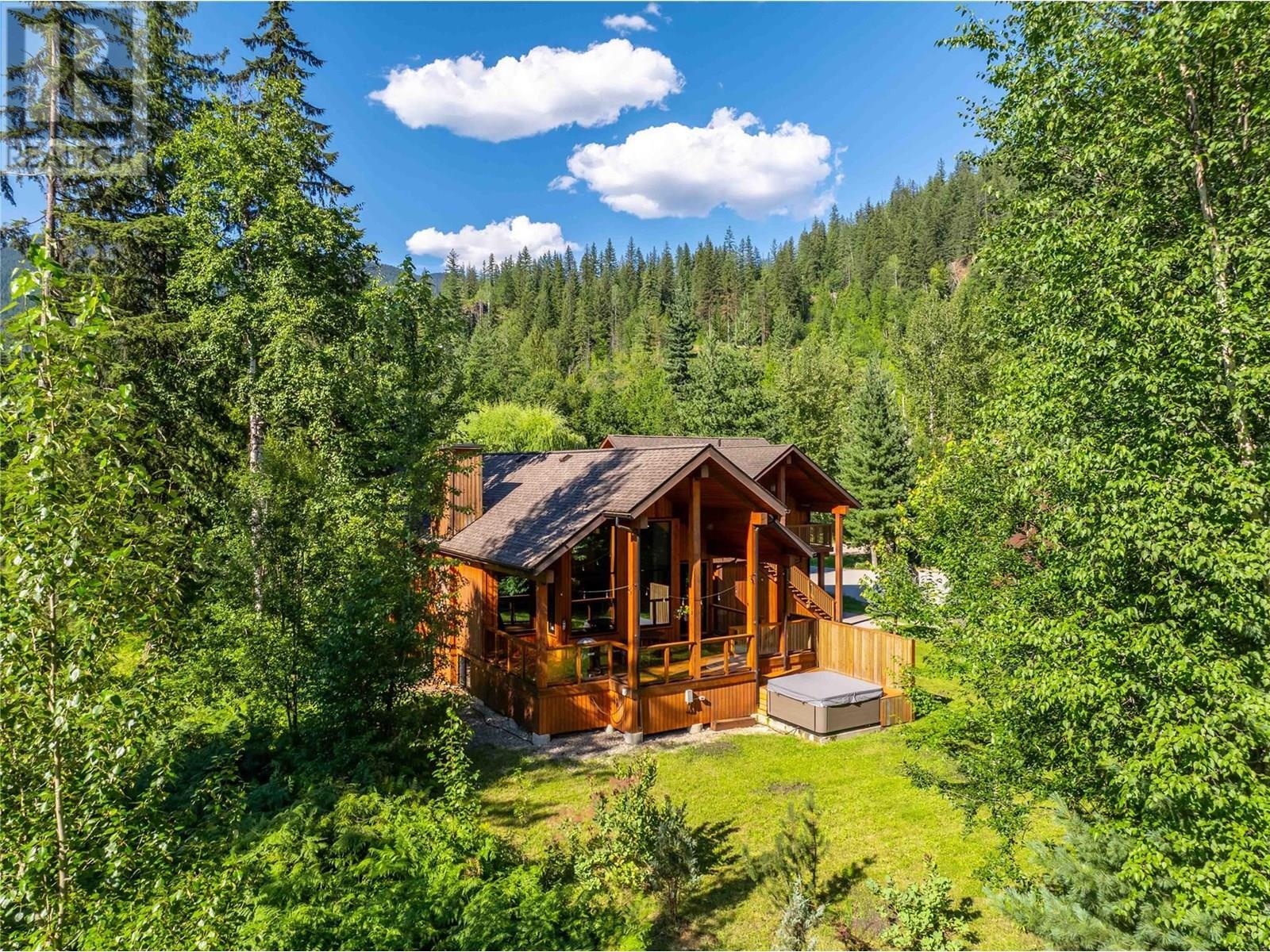 REVELSTOKE, British Columbia, V0E 2S3, CA, 6 Bedrooms Bedrooms, ,4 BathroomsBathrooms,Residential,For Sale,1912503