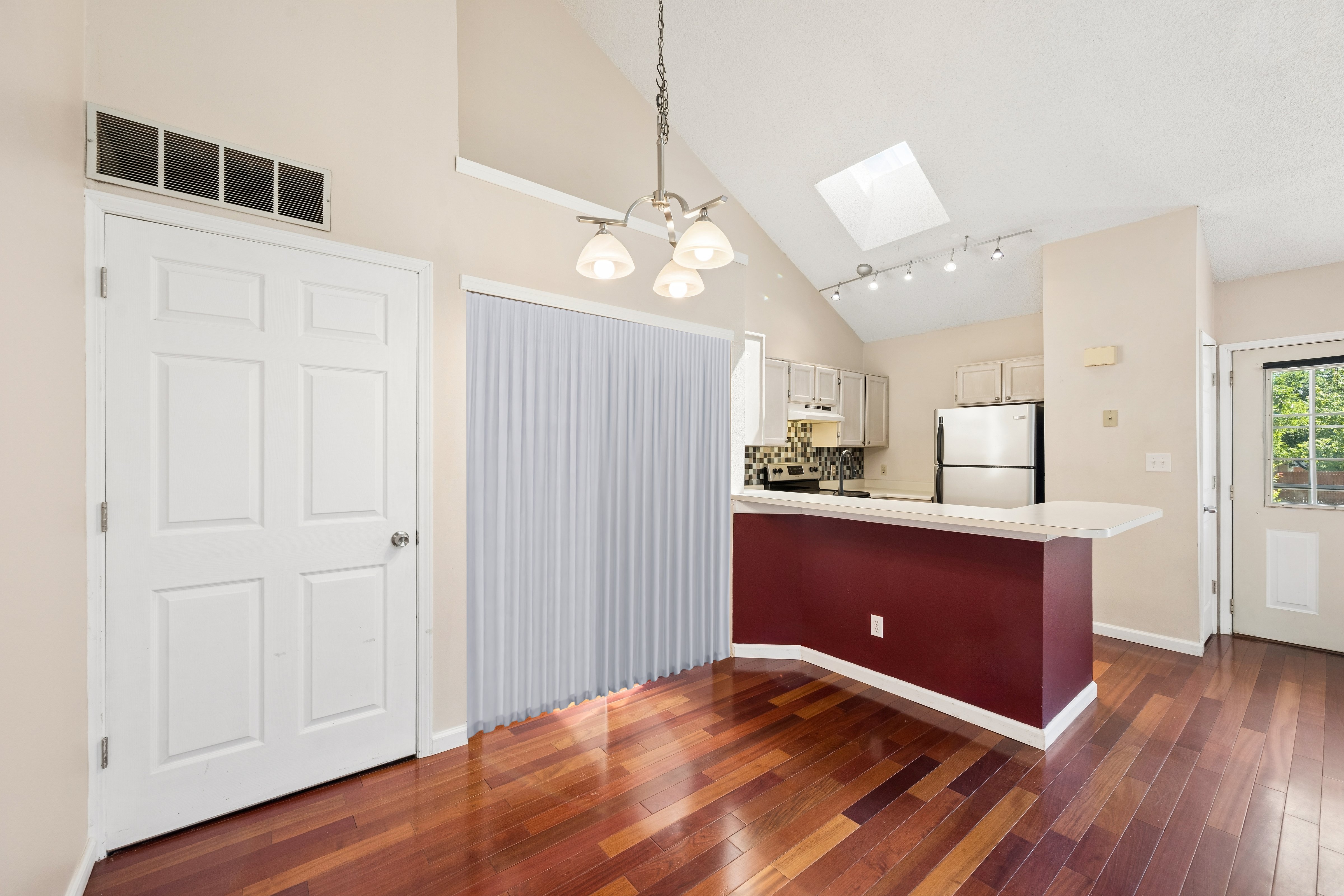  Cedar Bridge Townhome - 物件實景