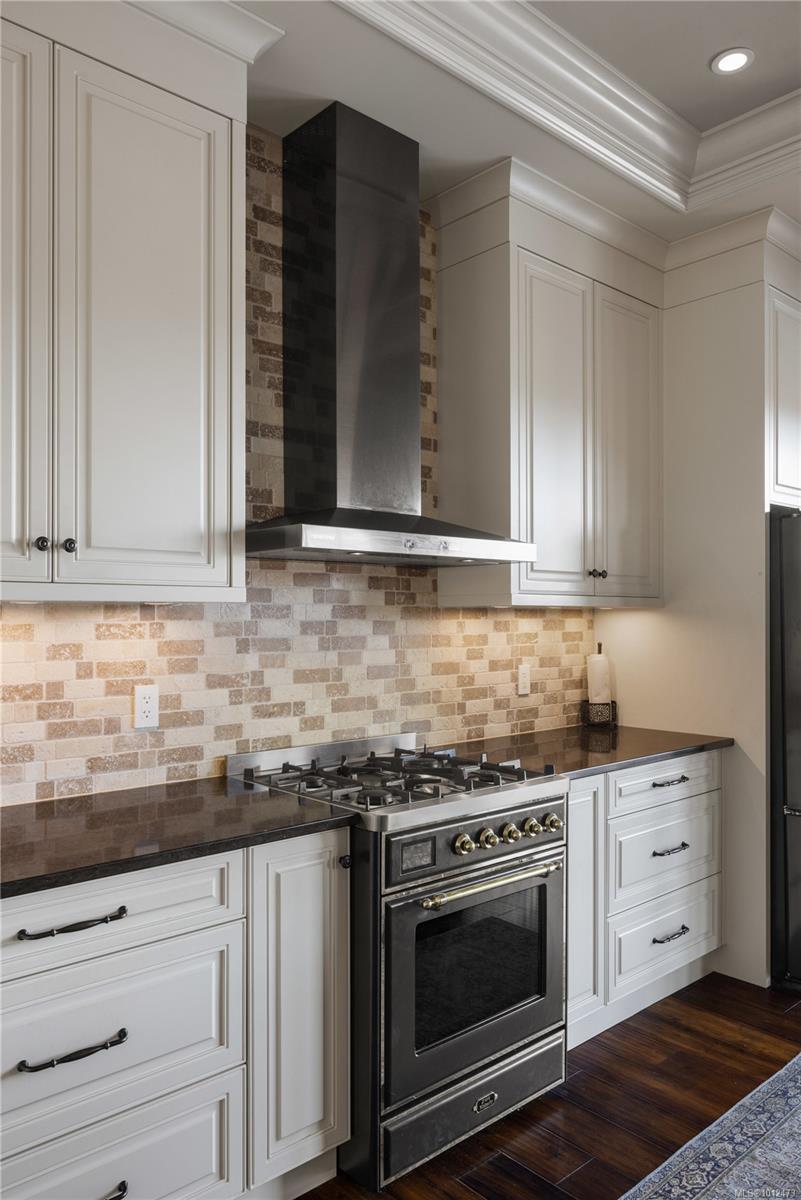 NORTH SAANICH, British Columbia, V8L 5M1, CA, 3 Bedrooms Bedrooms, ,Residential,For Sale,1948339