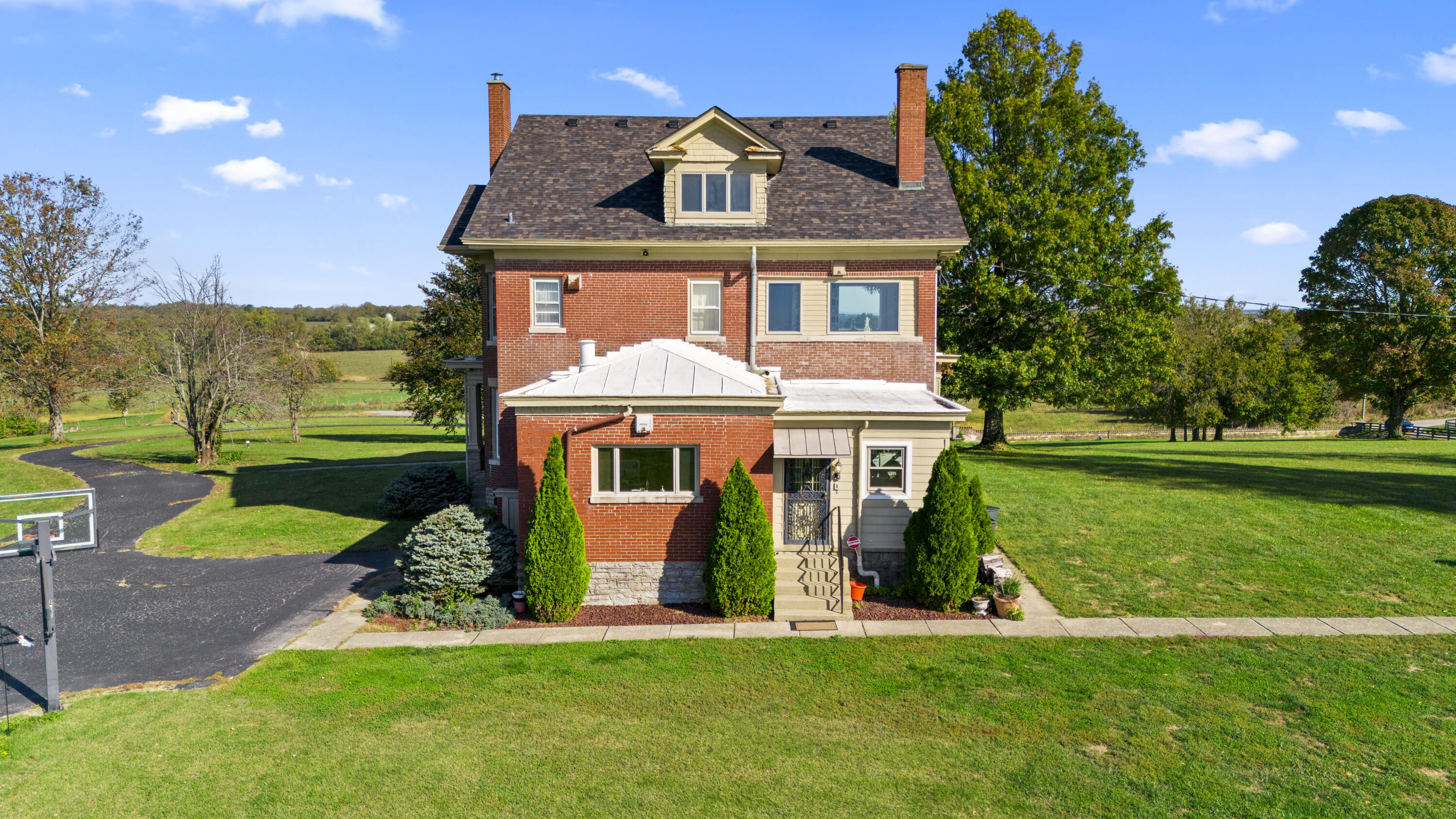 Winchester, Kentucky, 40391, United States, 3 Bedrooms Bedrooms, ,3 BathroomsBathrooms,Residential,For Sale,1992796