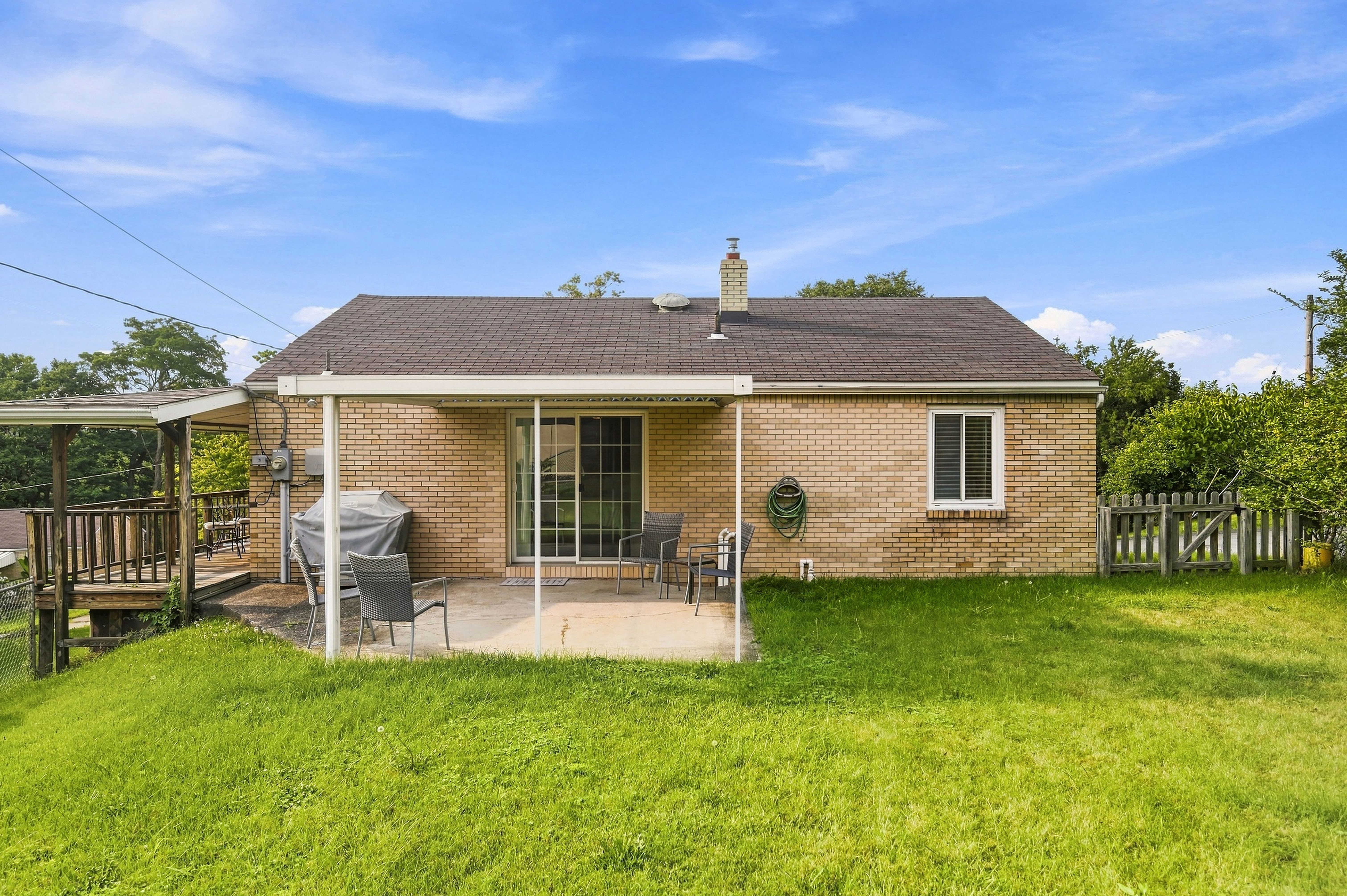  501 Sunnyland Avenue, Pittsburgh, PA 15227 - 物件實景