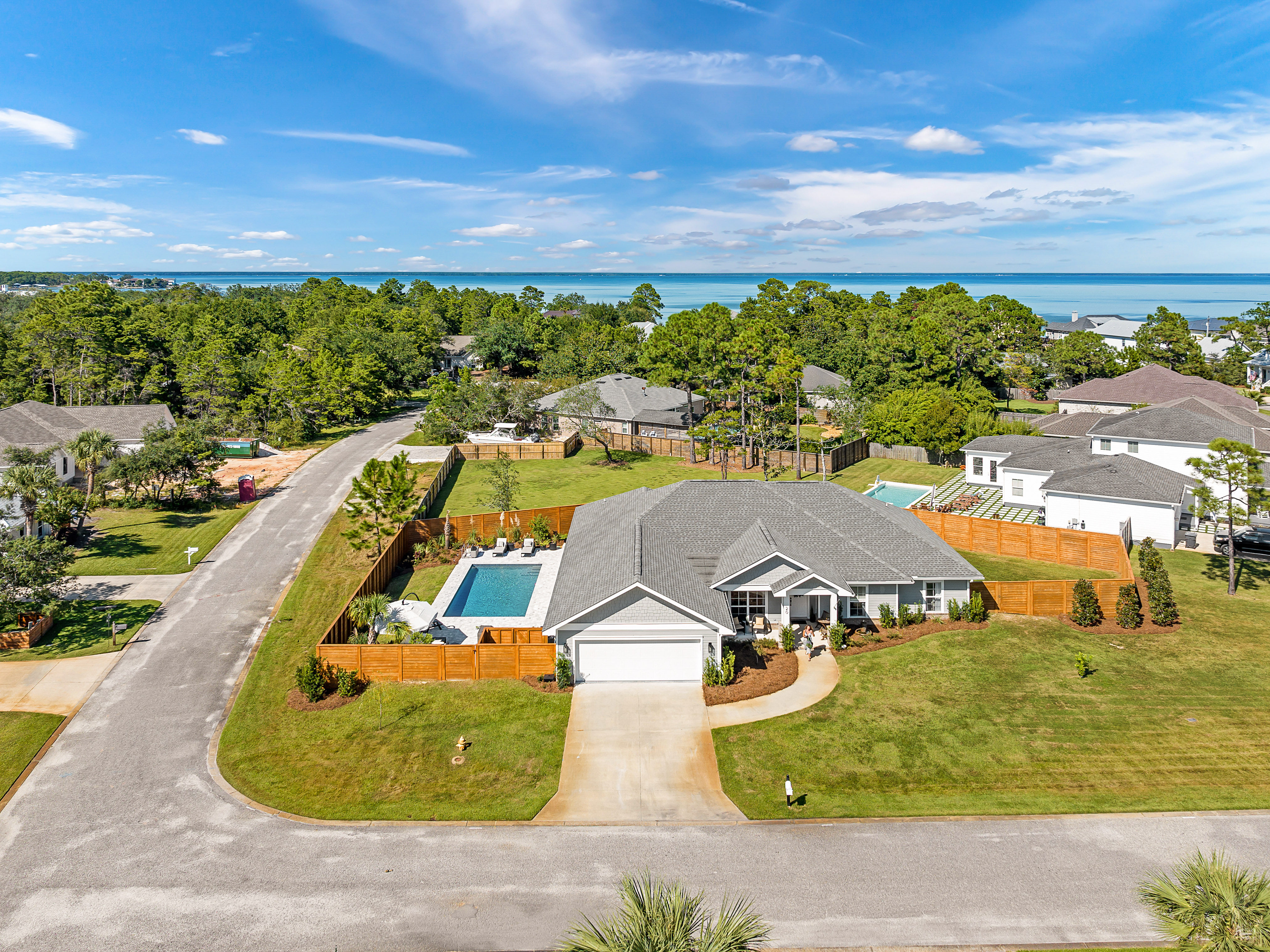  One-Level Luxury with Private Outdoor Oasis In Gated Bayfront Community - 物件實景