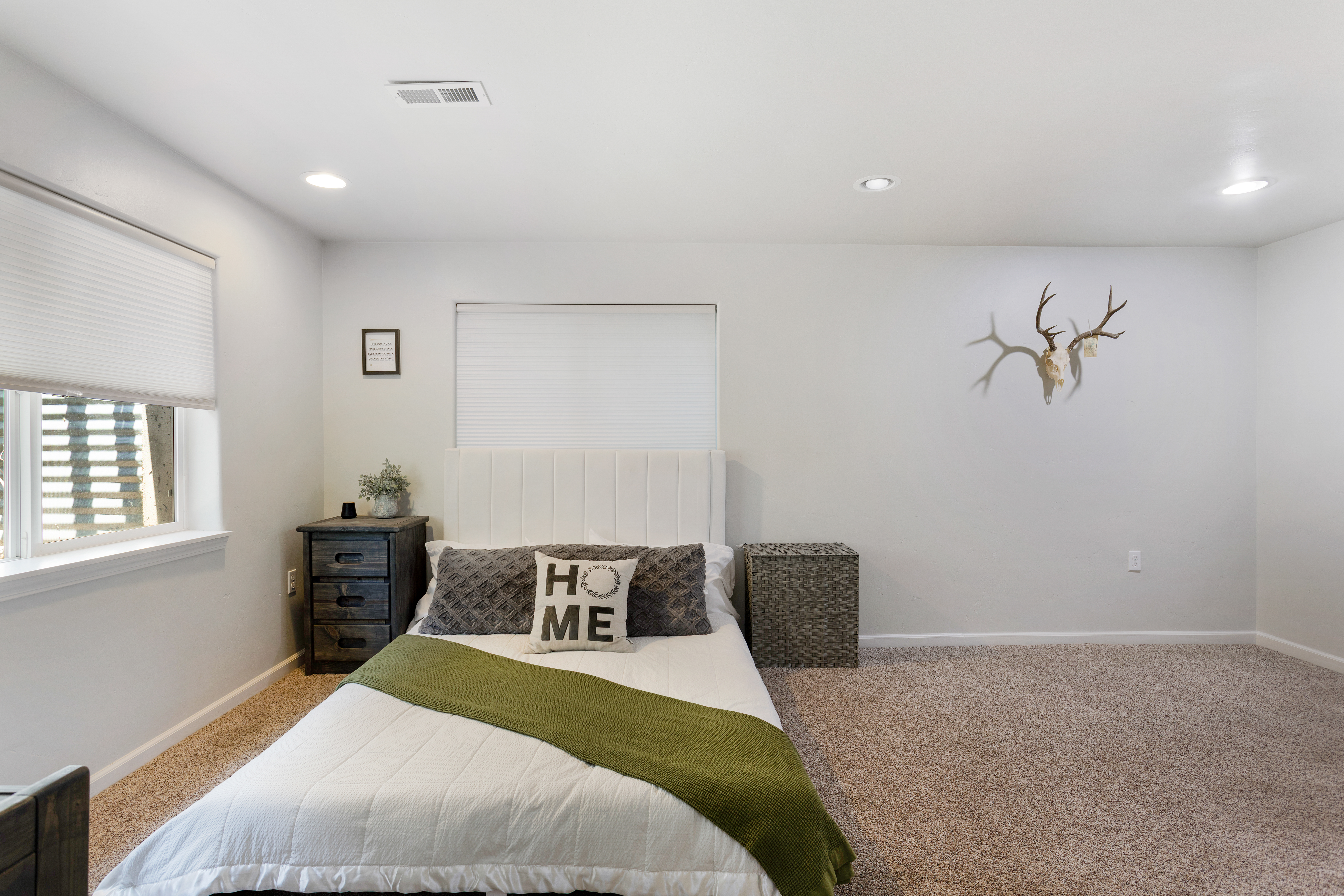  4 Bedroom Located by Dog Park and Trails - 物件實景