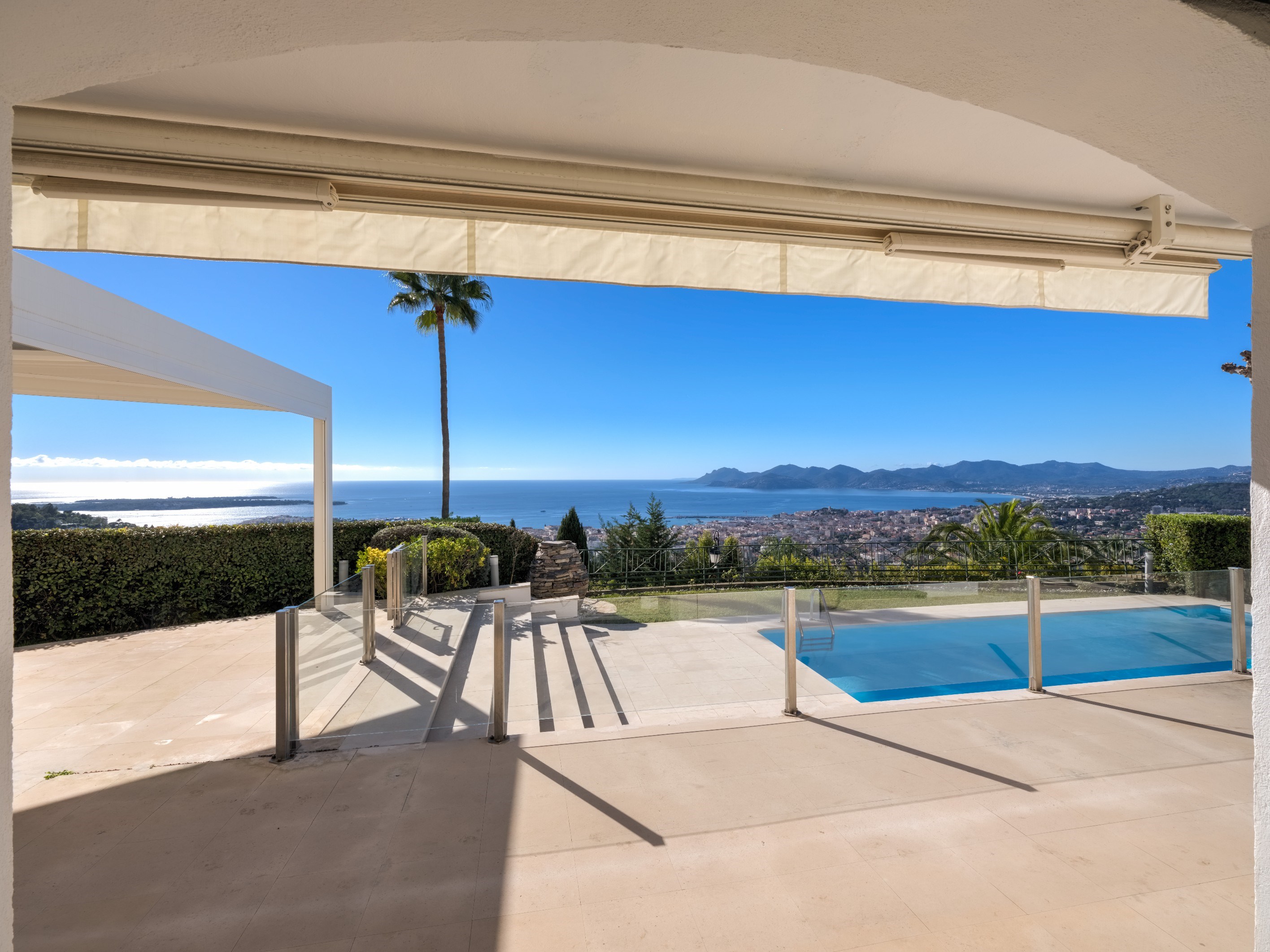 Cannes villa 211 sqm panoramic sea view Lérins Islands secure estate with pool - 物件實景