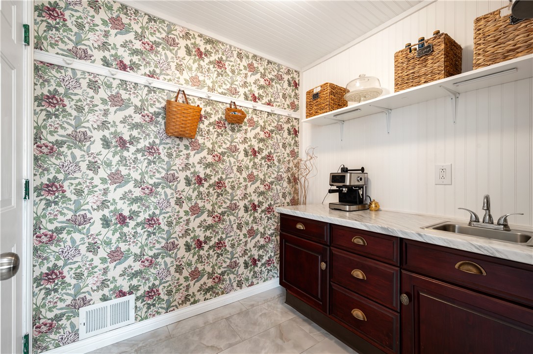 Penn Twp, Pennsylvania, 15642, United States, 5 Bedrooms Bedrooms, ,4 BathroomsBathrooms,Residential,For Sale,2001682