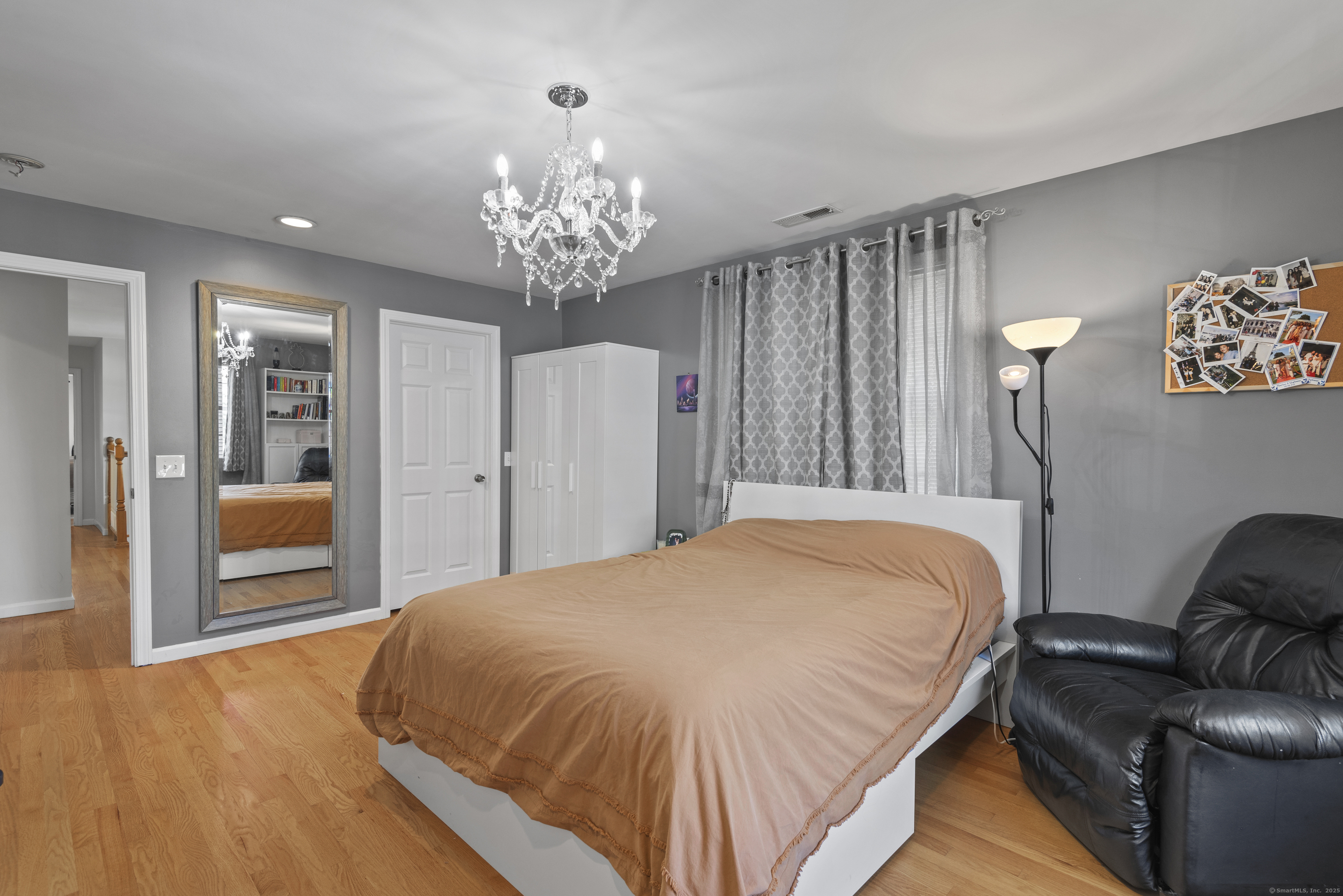 Milford, Connecticut, 06460, United States, 4 Bedrooms Bedrooms, ,3 BathroomsBathrooms,Residential,For Sale,1848853