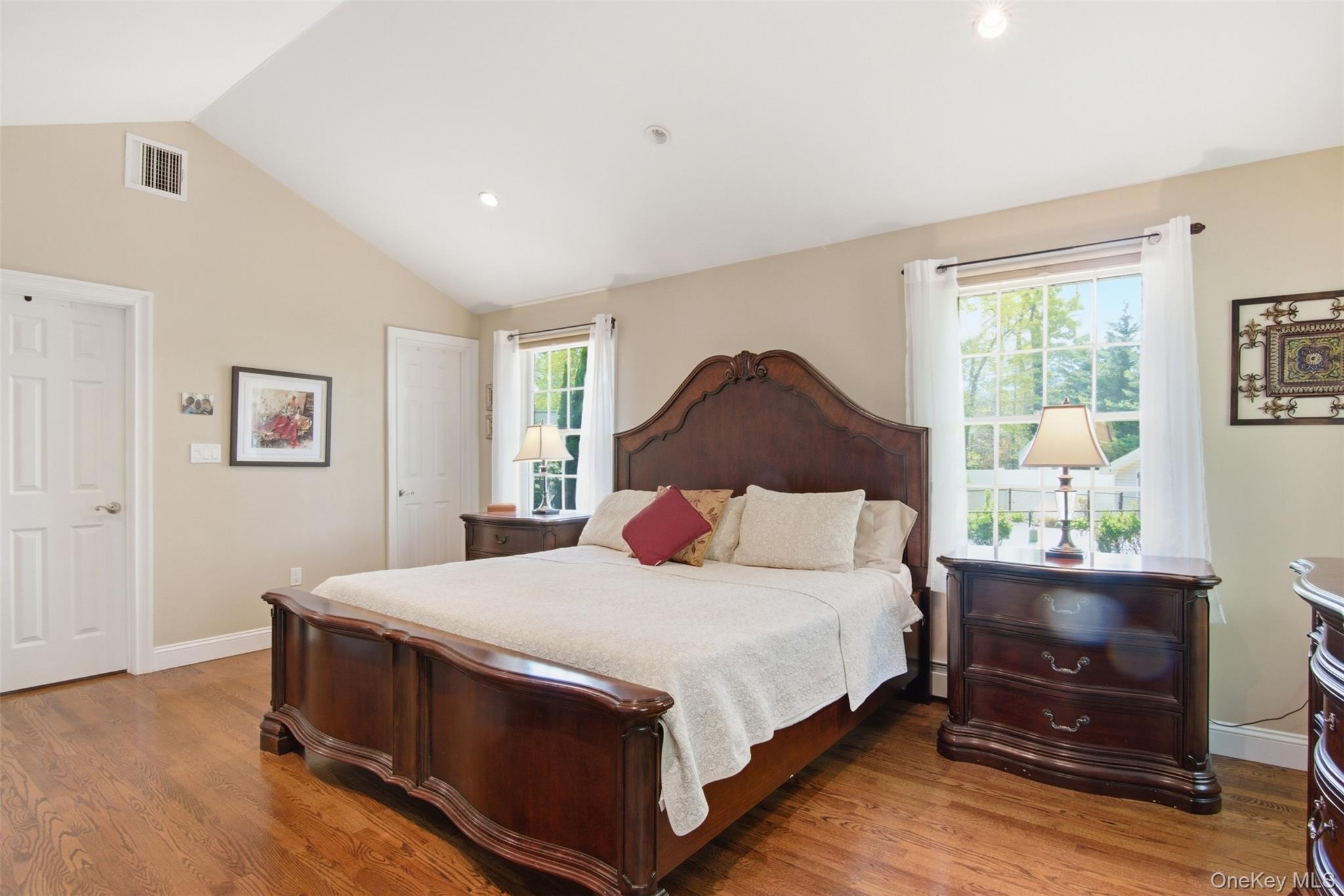  28 King Arthurs Court, Saint James, NY, 11780 - 物件實景