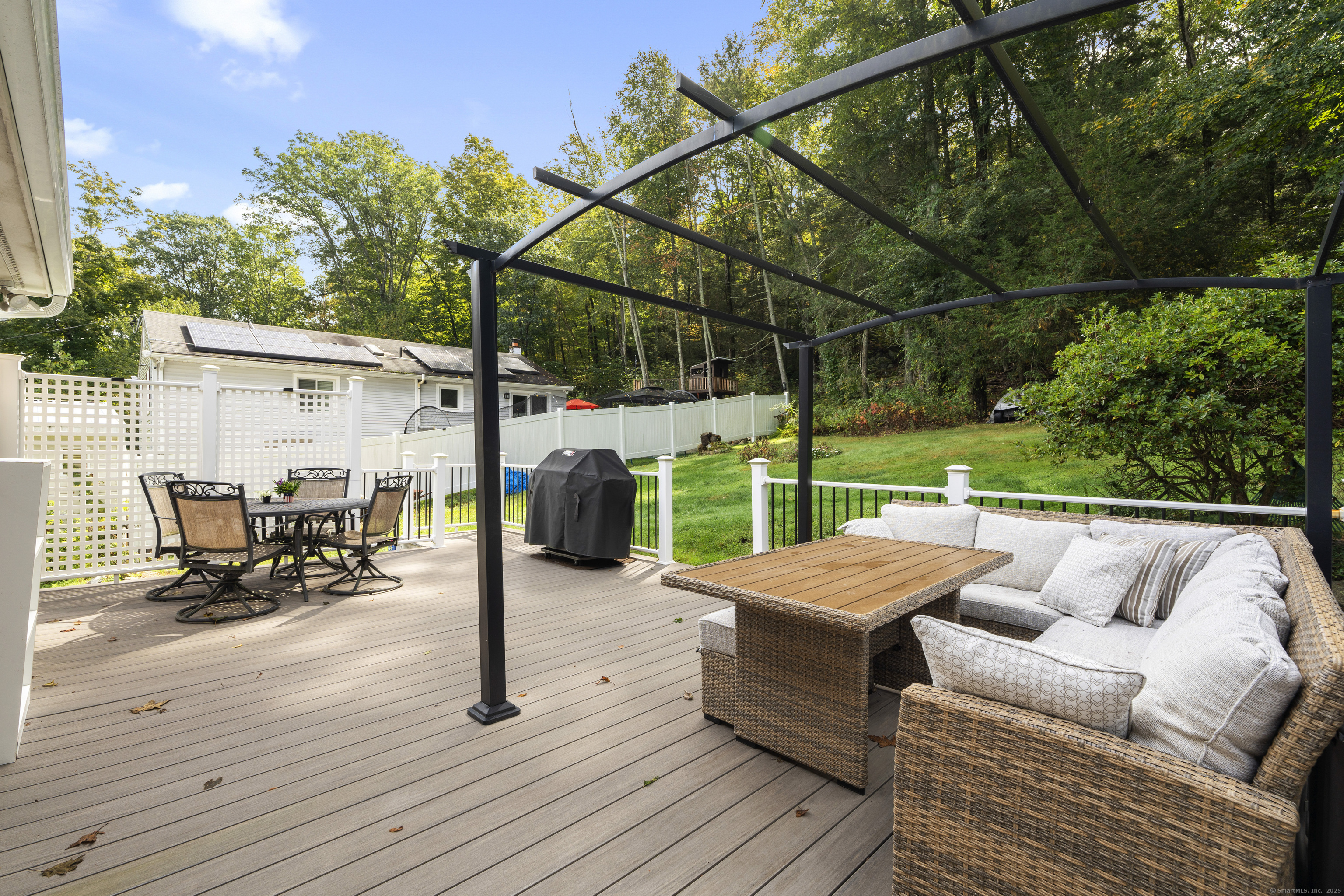 Newtown, Connecticut, 06482, United States, 3 Bedrooms Bedrooms, ,2 BathroomsBathrooms,Residential,For Sale,1962604