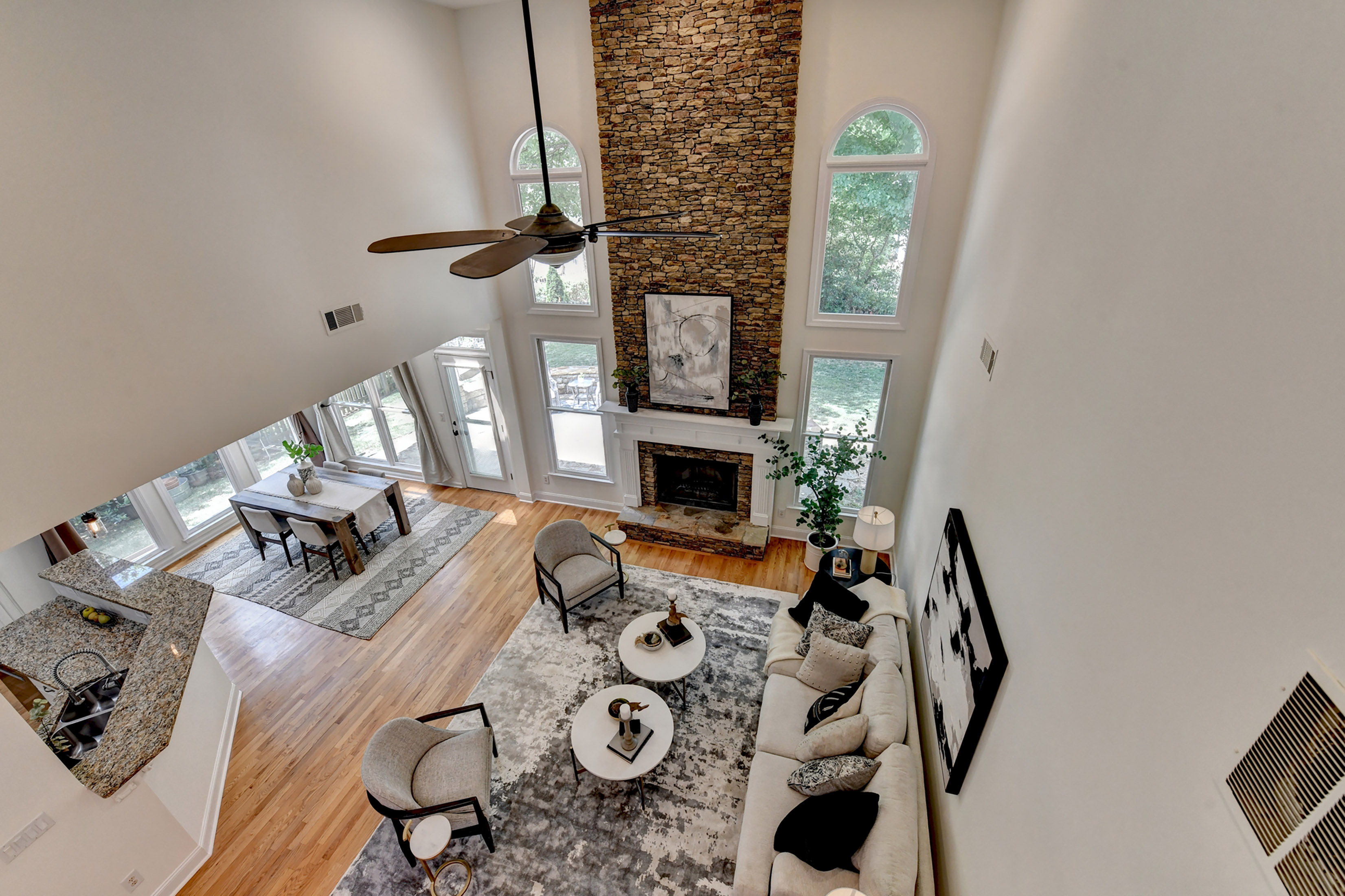  Hard to Find Flat Front Yard with Level Fenced-in Backyard on a Quiet Cul-de-sac - 物件實景