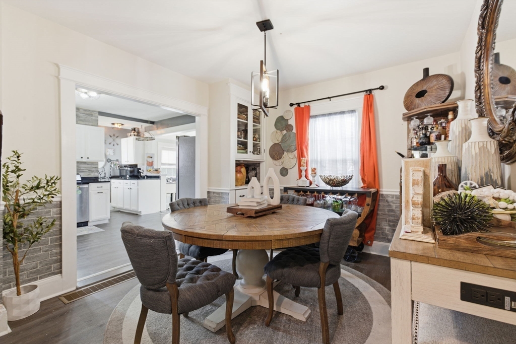 Lowell, Massachusetts, 01852, United States, 3 Bedrooms Bedrooms, ,3 BathroomsBathrooms,Residential,For Sale,1989388