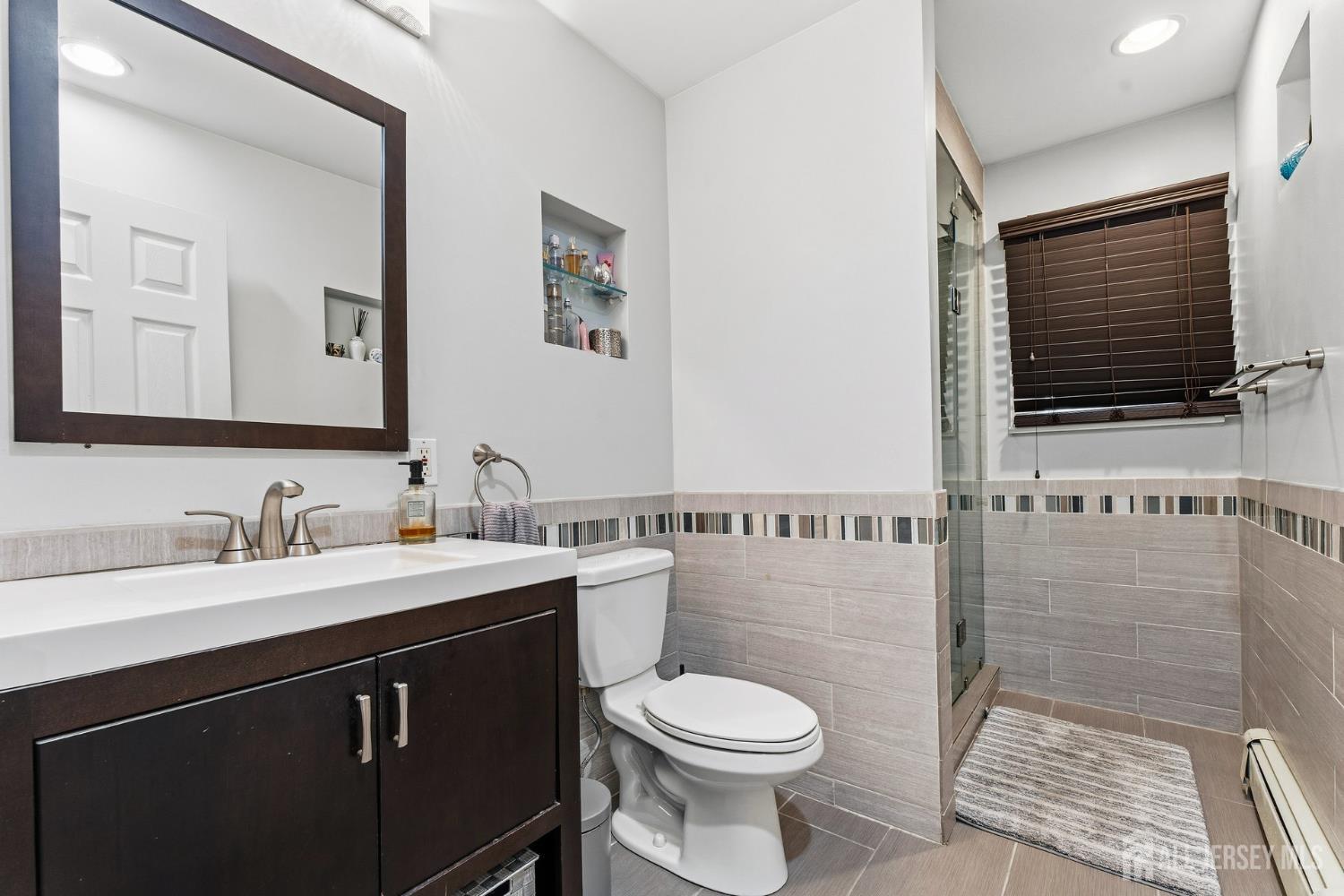 Dunellen, New Jersey, 08812, United States, 3 Bedrooms Bedrooms, ,2 BathroomsBathrooms,Residential,For Sale,1991582