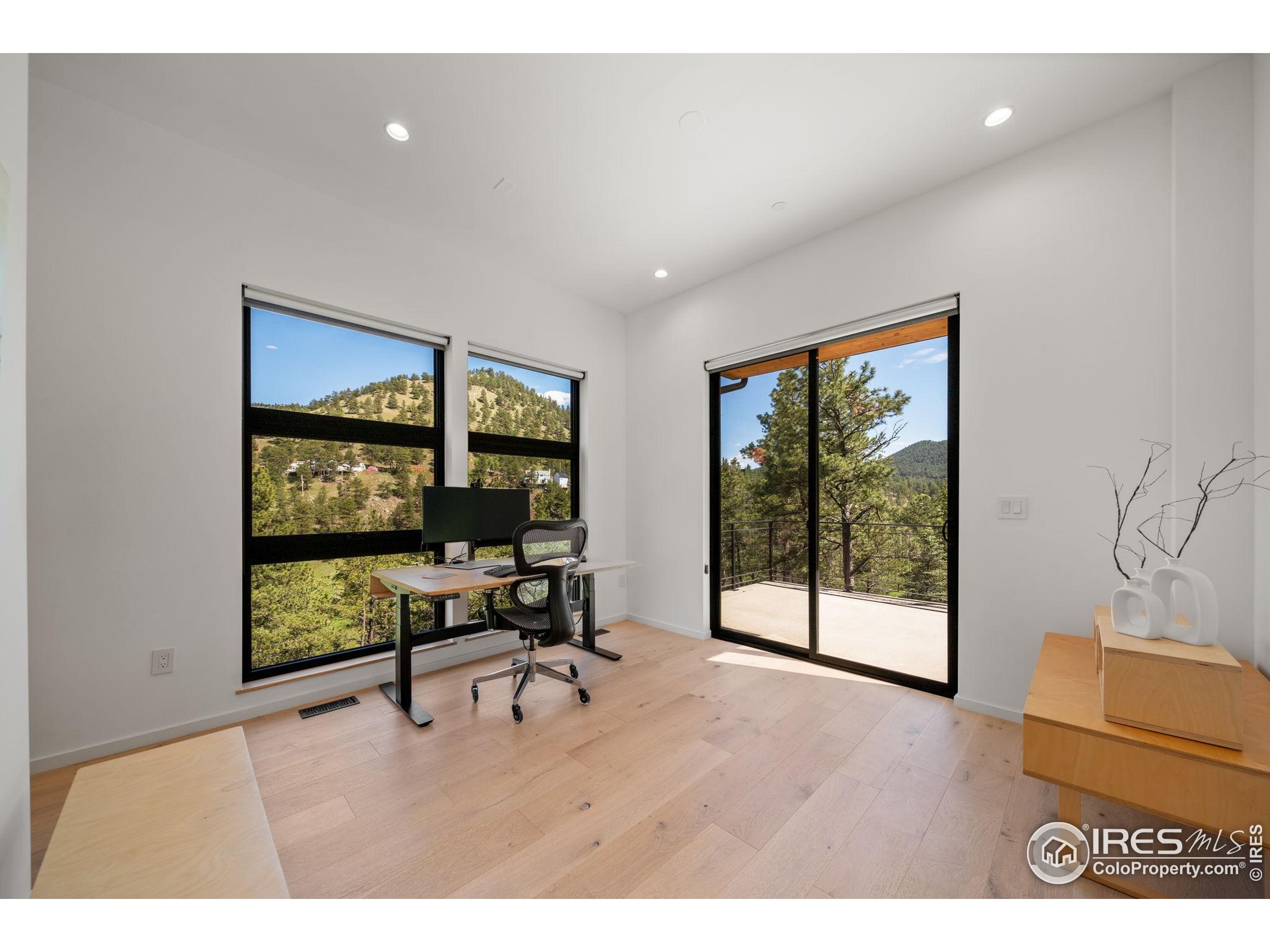 Boulder, Colorado, 80302, United States, 4 Bedrooms Bedrooms, ,3 BathroomsBathrooms,Residential,For Sale,1947999