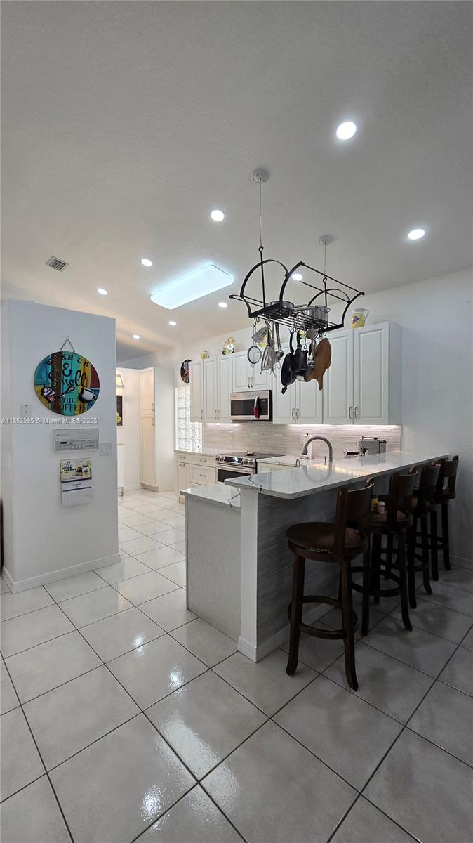 Pembroke Pines, Florida, 33027, United States, 3 Bedrooms Bedrooms, ,2 BathroomsBathrooms,Residential,For Sale,1924651