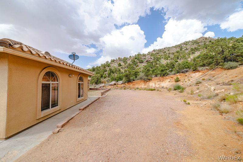 Kingman, Arizona, 86401, United States, 3 Bedrooms Bedrooms, ,2 BathroomsBathrooms,Residential,For Sale,1980873