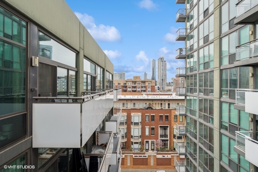 Chicago, Illinois, 60661, United States, 2 Bedrooms Bedrooms, ,2 BathroomsBathrooms,Residential,For Sale,1942571