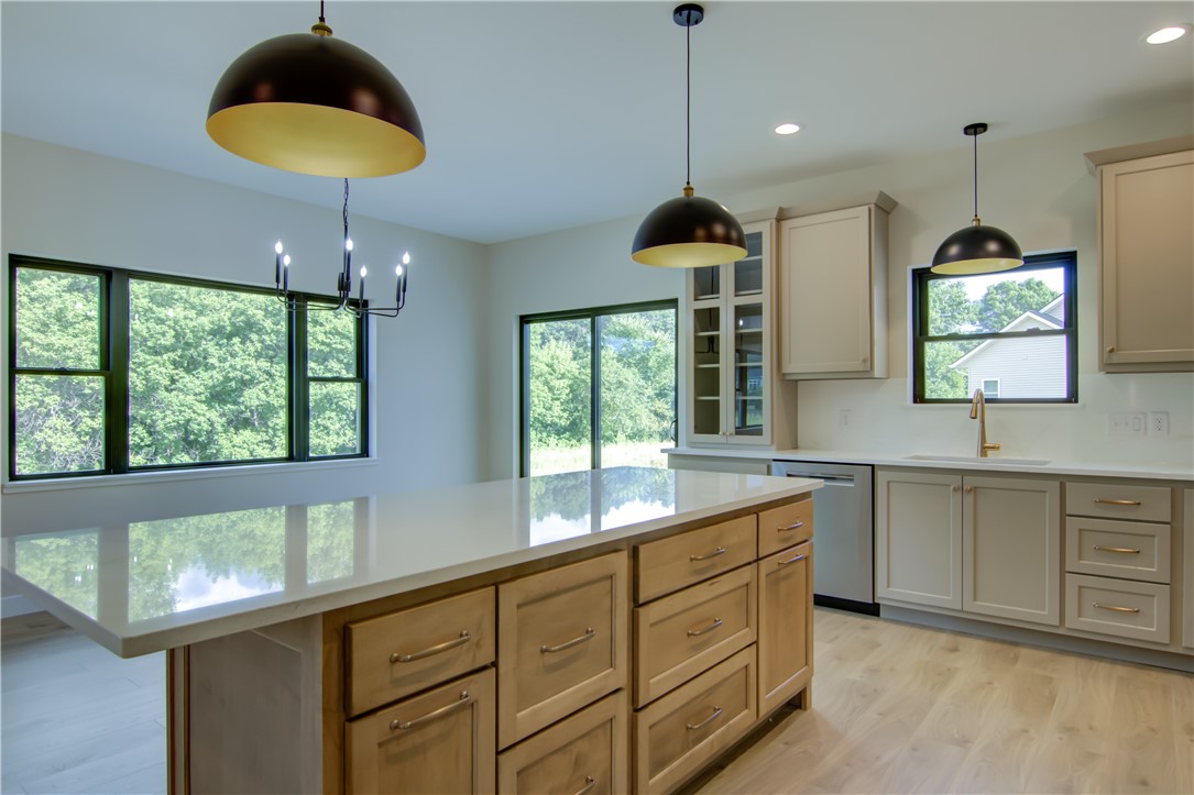 Eau Claire, Wisconsin, 54701, United States, 3 Bedrooms Bedrooms, ,2 BathroomsBathrooms,Residential,For Sale,1984514