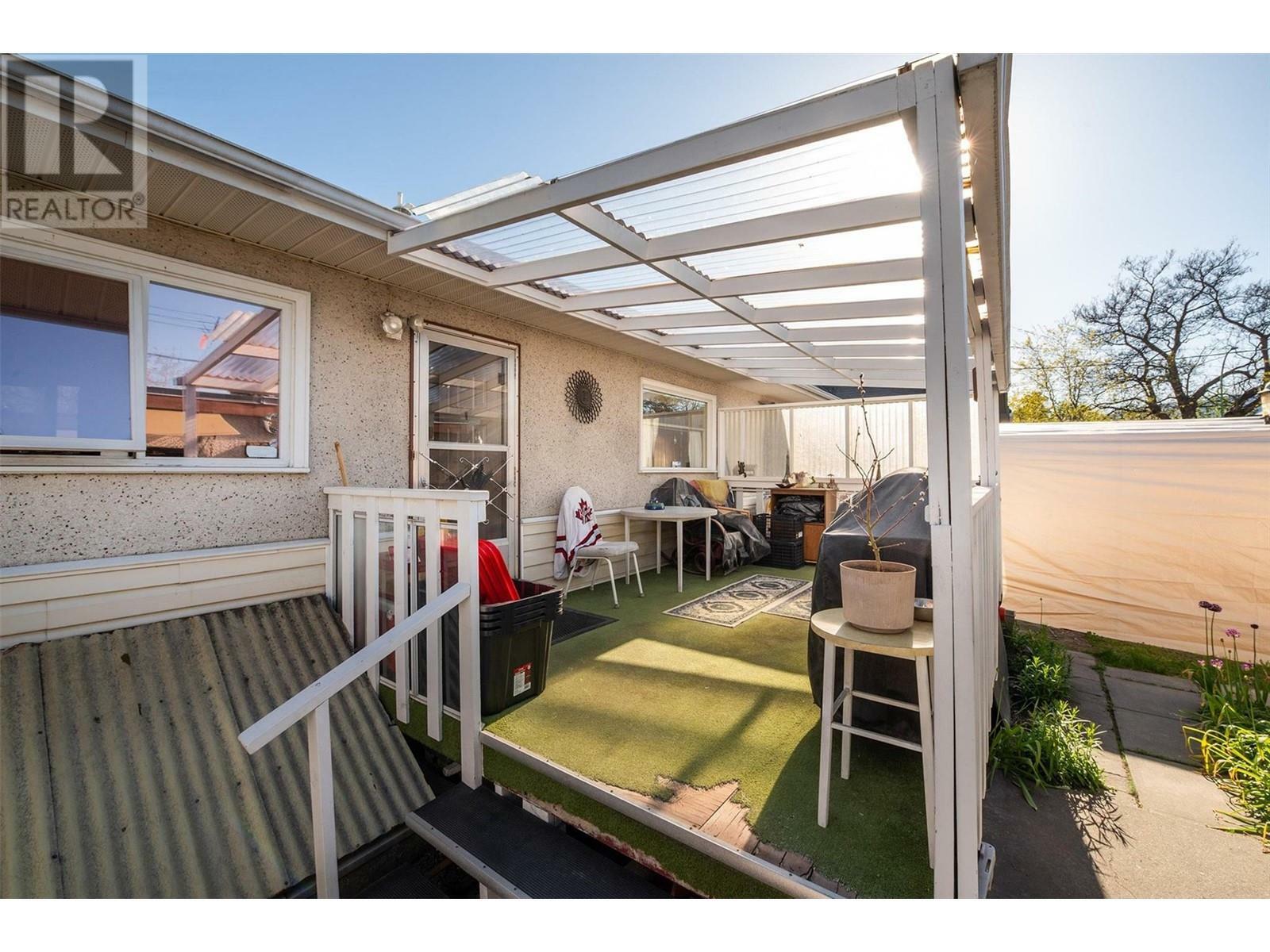 KELOWNA, British Columbia, V1Y 5C6, CA, 2 Bedrooms Bedrooms, ,1 BathroomBathrooms,Residential,For Sale,1961325