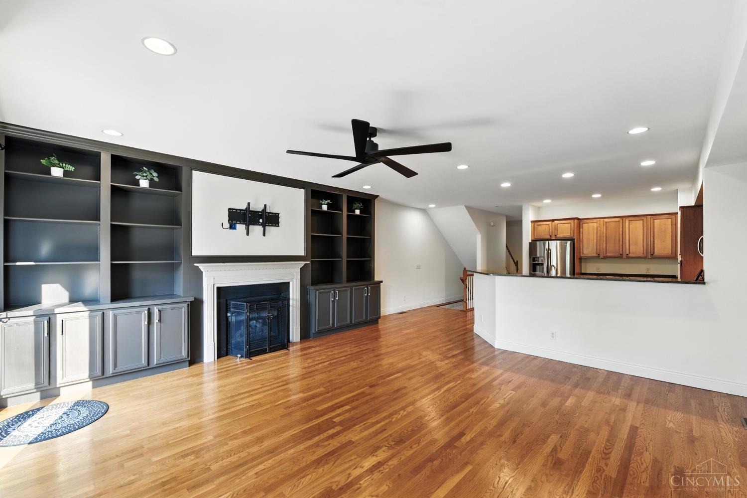 Cincinnati, Ohio, 45226, United States, 3 Bedrooms Bedrooms, ,4 BathroomsBathrooms,Residential,For Sale,1907461