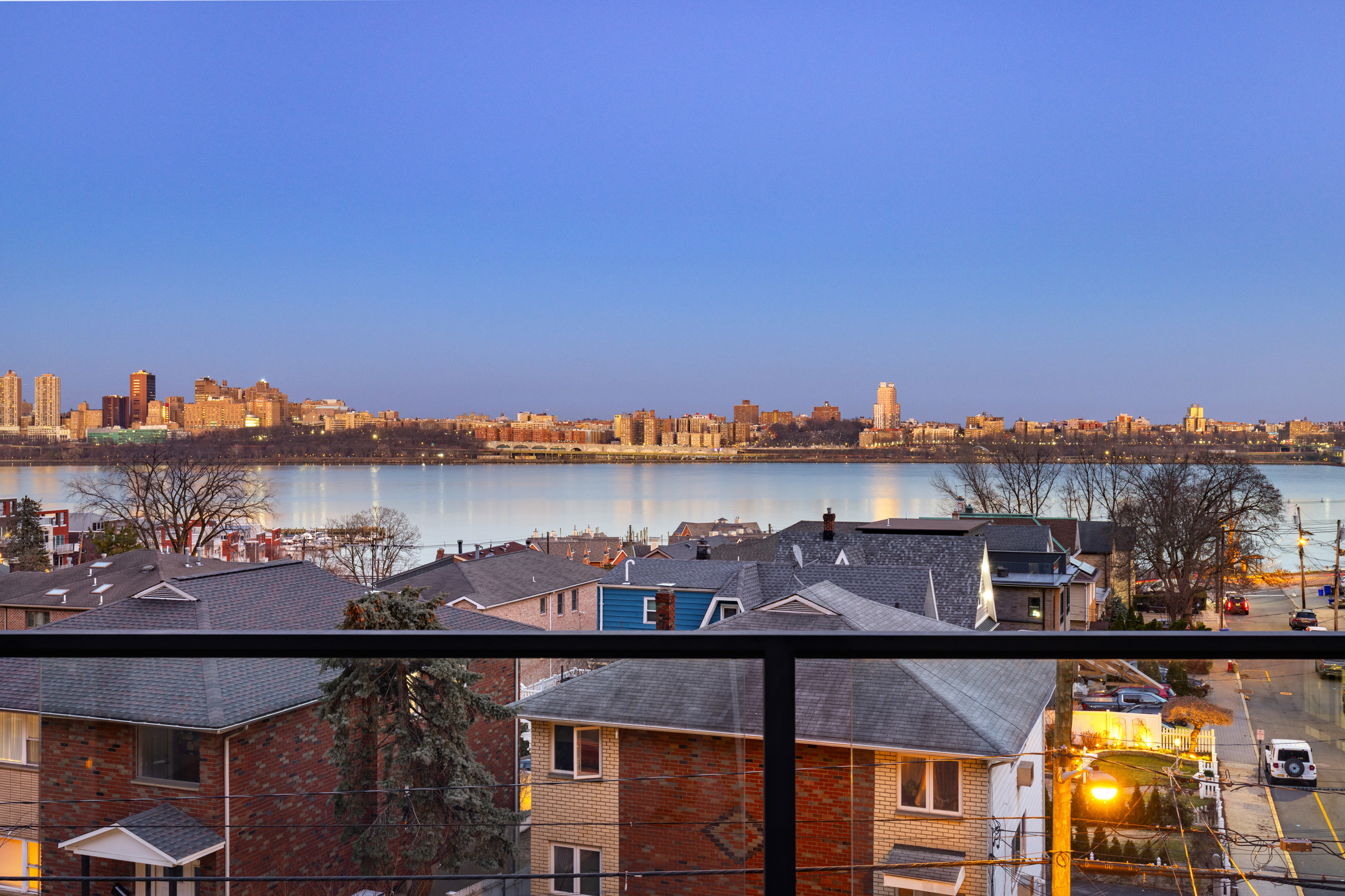  712 Undercliff Avenue, Edgewater, NJ, 07020 - 物件實景