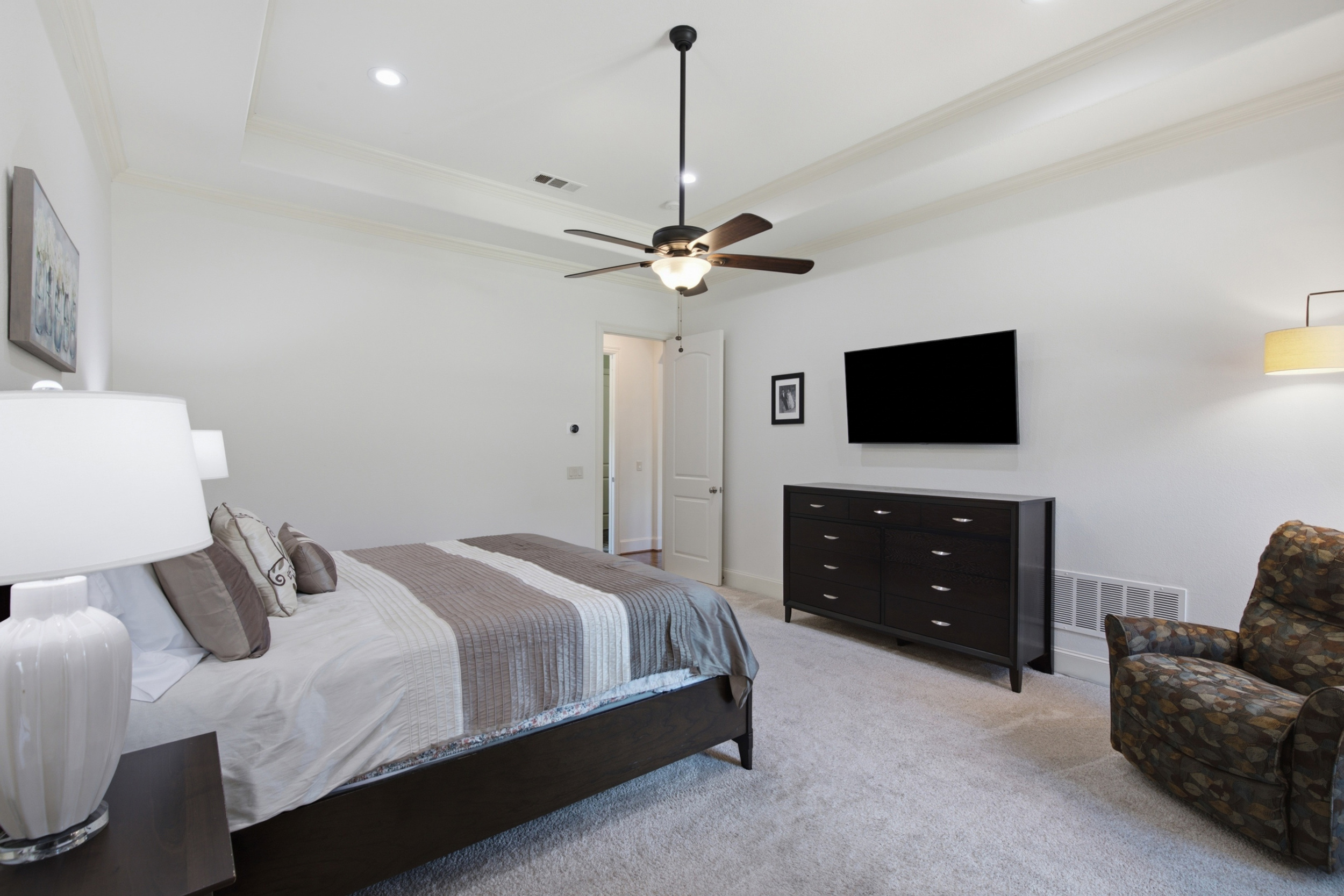  where  resort style living meets timeless design in lantana - 物件實景