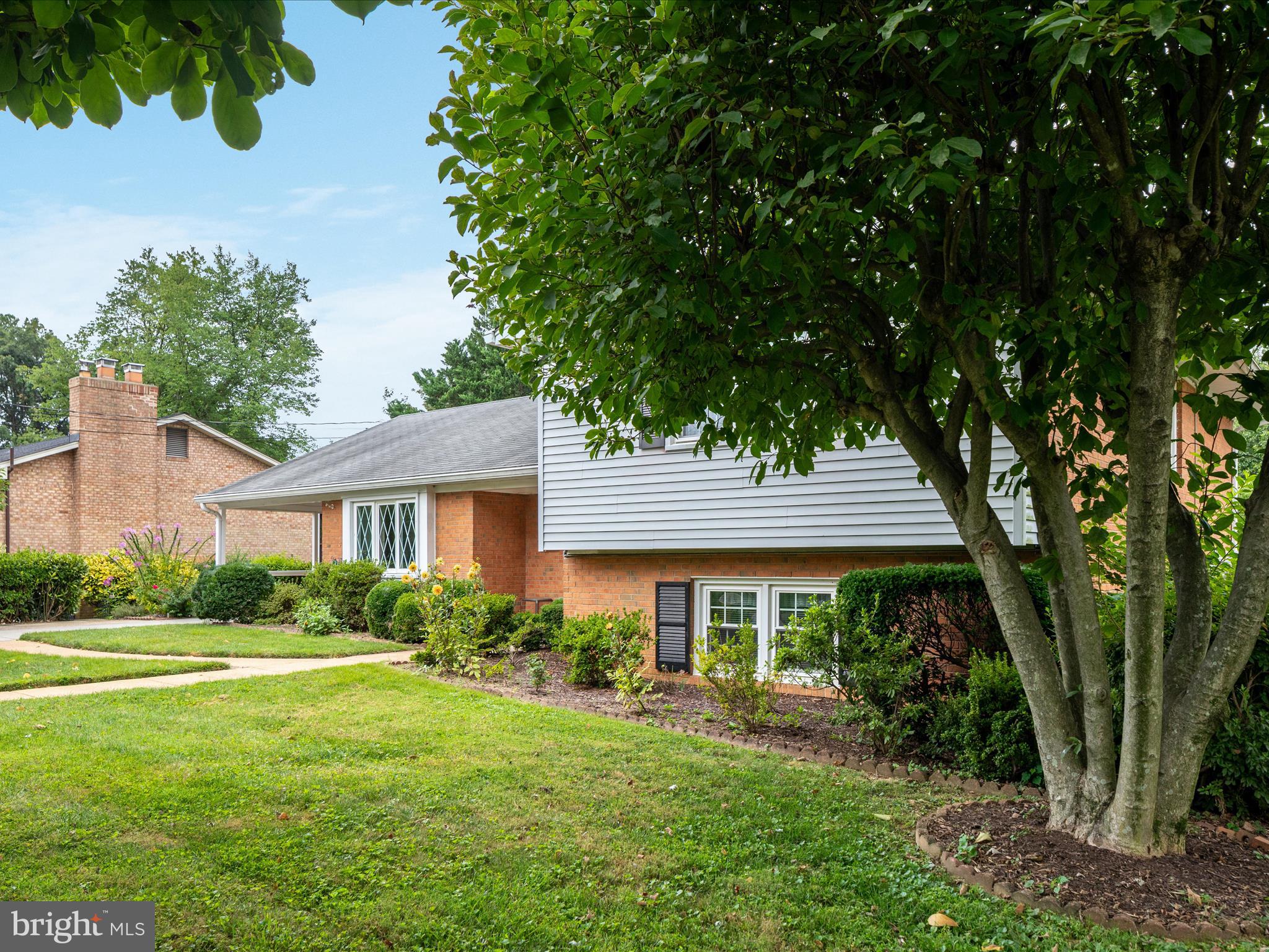 Falls Church, Virginia, 22043, United States, ,Residential,For Sale,1914114