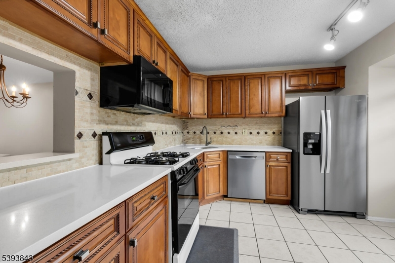 Bernards Twp., New Jersey, 07920, United States, 2 Bedrooms Bedrooms, ,3 BathroomsBathrooms,Residential,For Sale,1972655