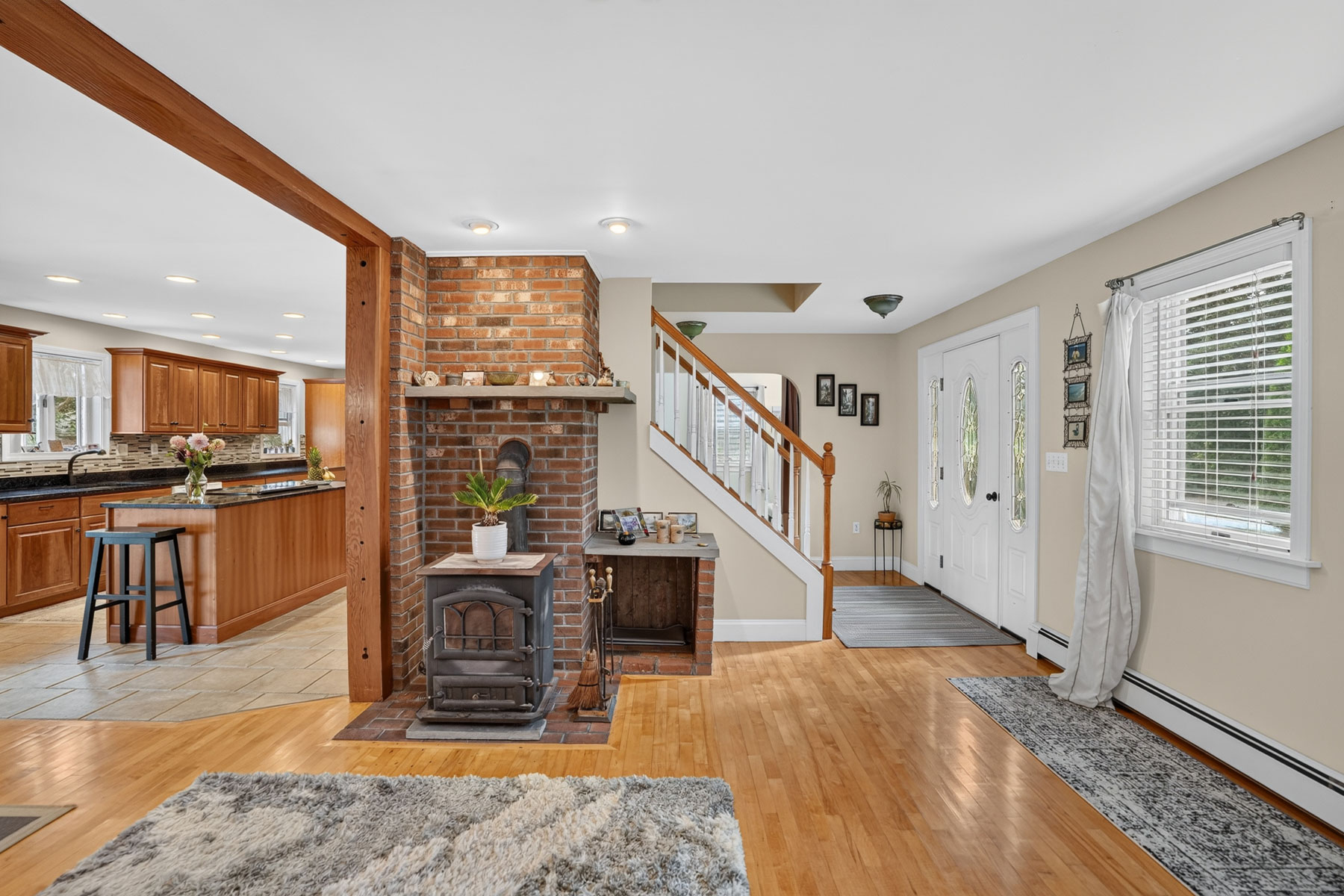  Expanded Cape-Style Home in Oak Bluffs - 物件實景
