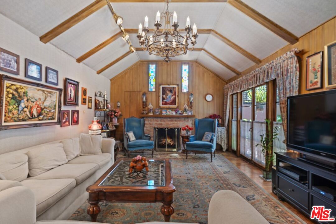 Los Angeles, California, 90049, United States, 4 Bedrooms Bedrooms, ,4 BathroomsBathrooms,Residential,For Sale,1913168
