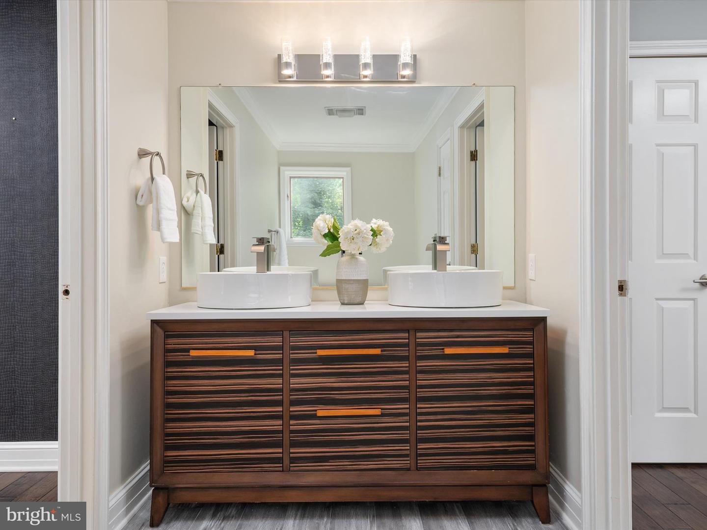 Annapolis, Maryland, 21401, United States, 5 Bedrooms Bedrooms, ,5 BathroomsBathrooms,Residential,For Sale,1895873