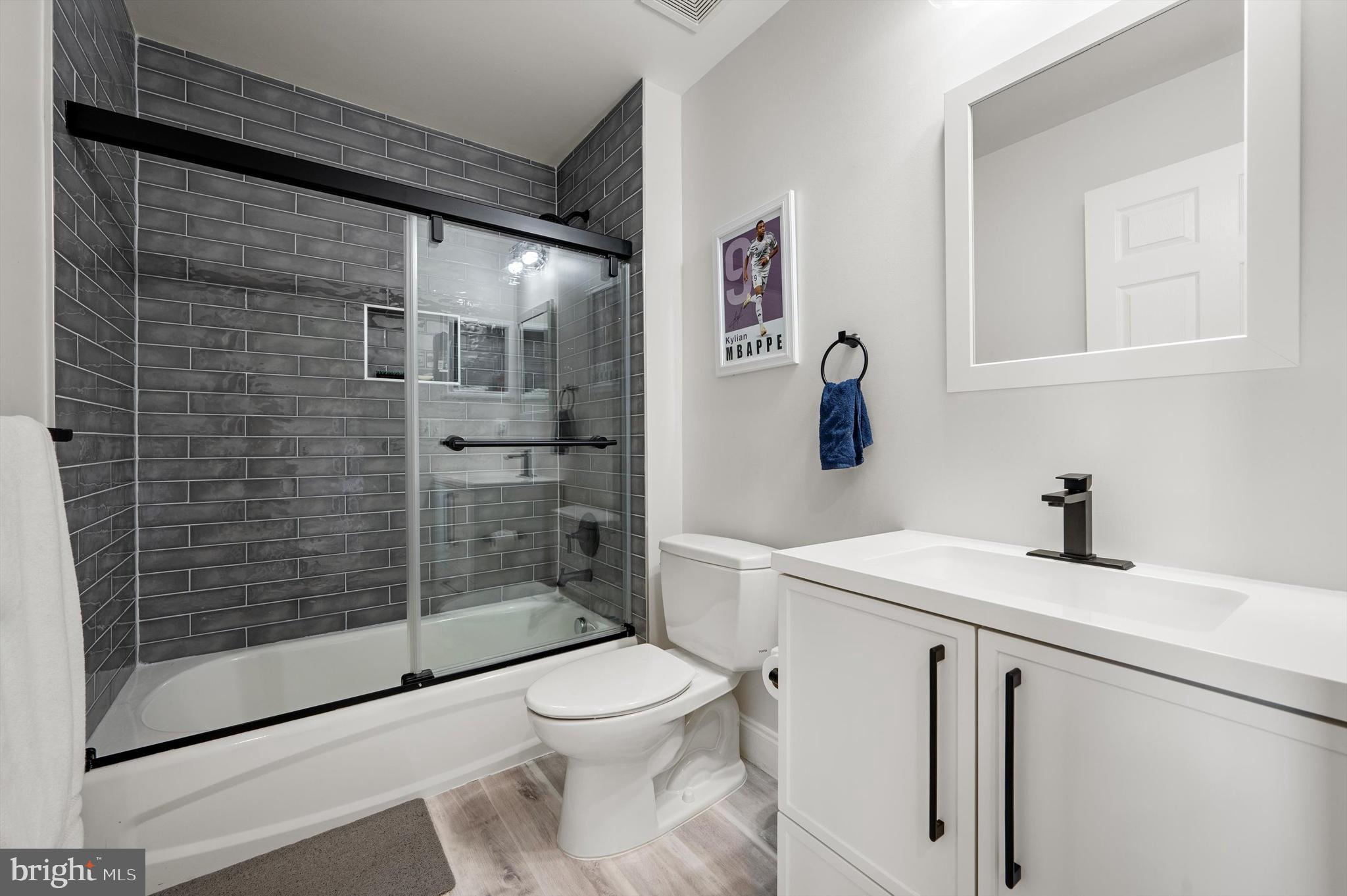 Leesburg, Virginia, 20175, United States, 4 Bedrooms Bedrooms, ,6 BathroomsBathrooms,Residential,For Sale,1975882