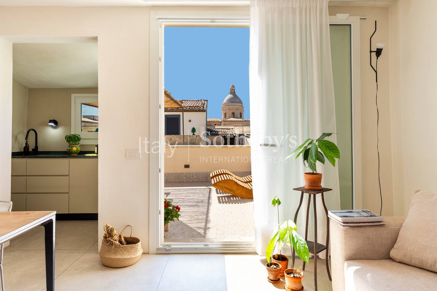 An elegant detached house with a terrace in the heart of Noto - 物件實景