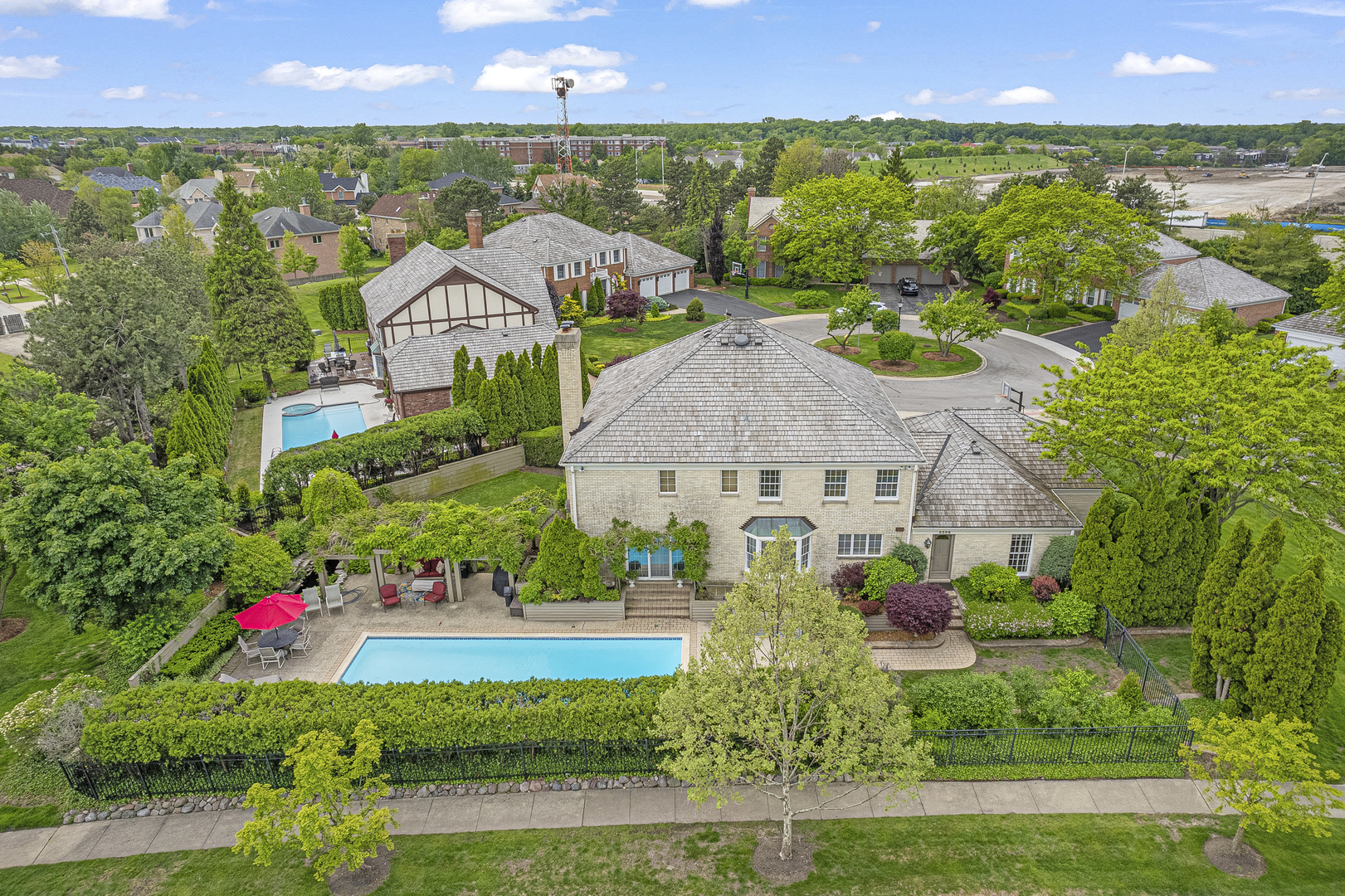 Glenview, Illinois, 60026, United States, 5 Bedrooms Bedrooms, ,4 BathroomsBathrooms,Residential,For Sale,1951003