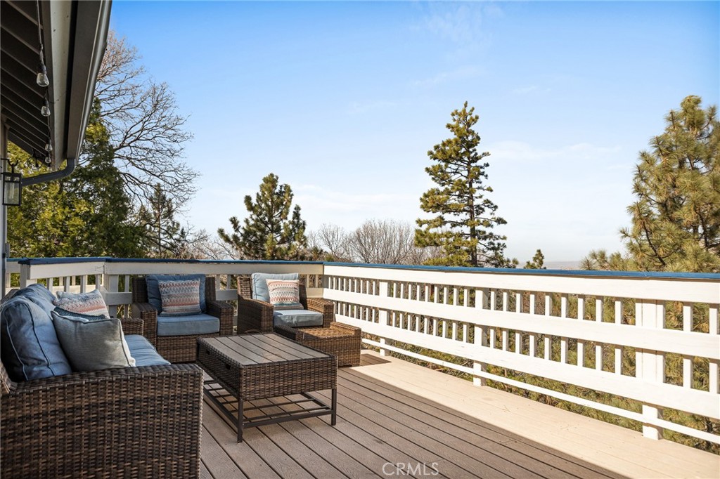 Lake Arrowhead, California, 92352, United States, 6 Bedrooms Bedrooms, ,5 BathroomsBathrooms,Residential,For Sale,1950962