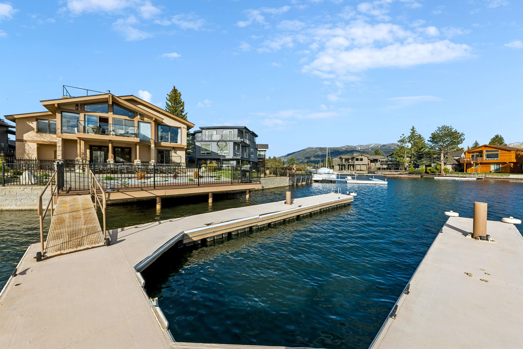  Lake Living in the Tahoe Keys includes Large dock, Party Deck and Views - 物件實景