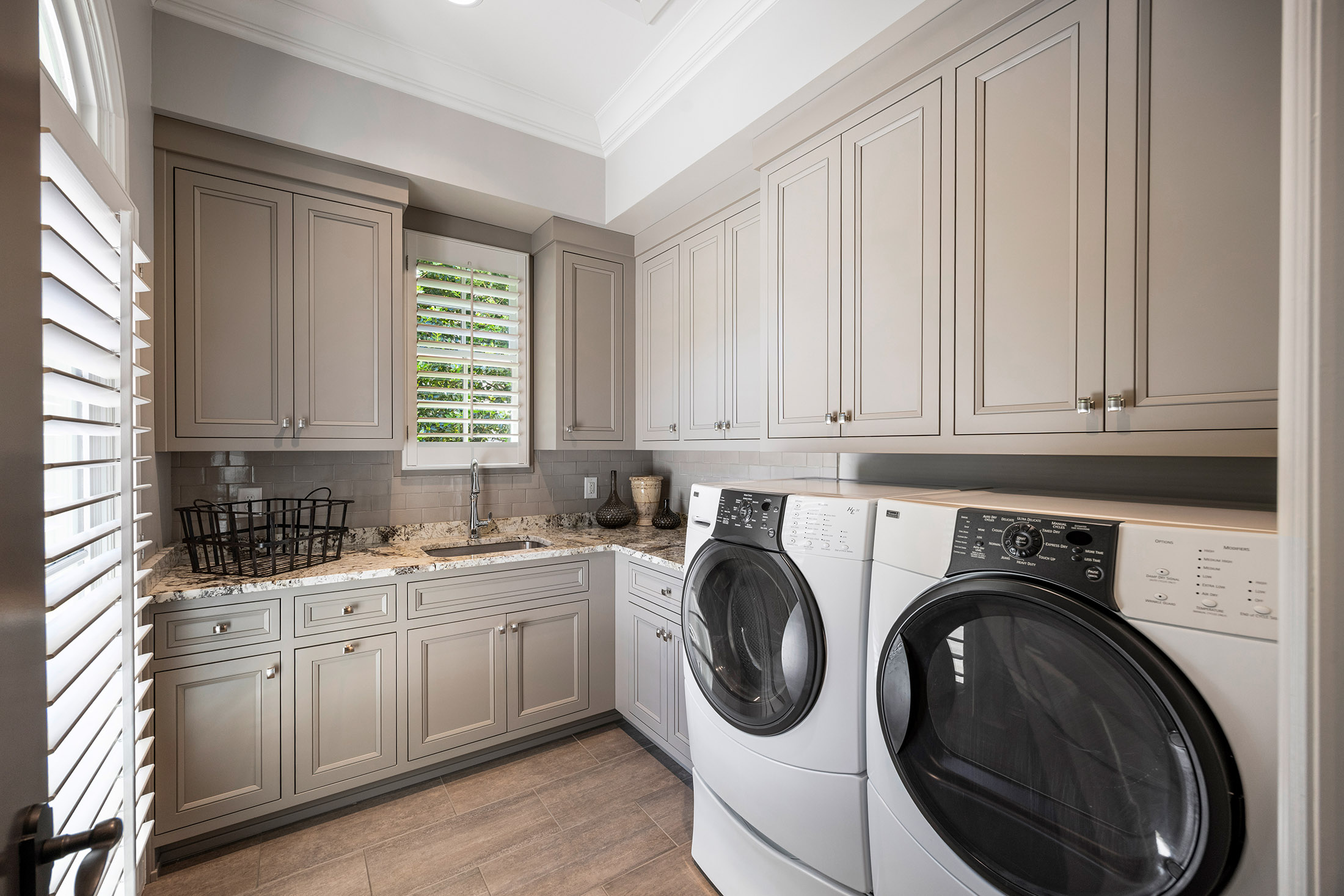  Buckhead Estate Pairs Architectural Presence with Richly Layered Interiors - 物件實景